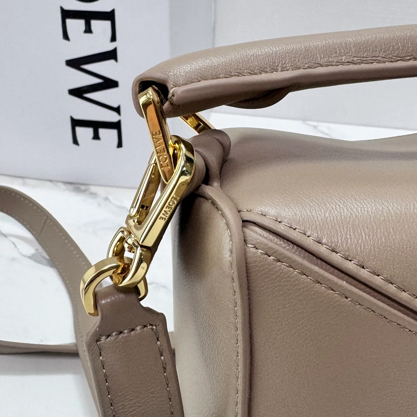Women's Classic Handbags LOEWE 17270396