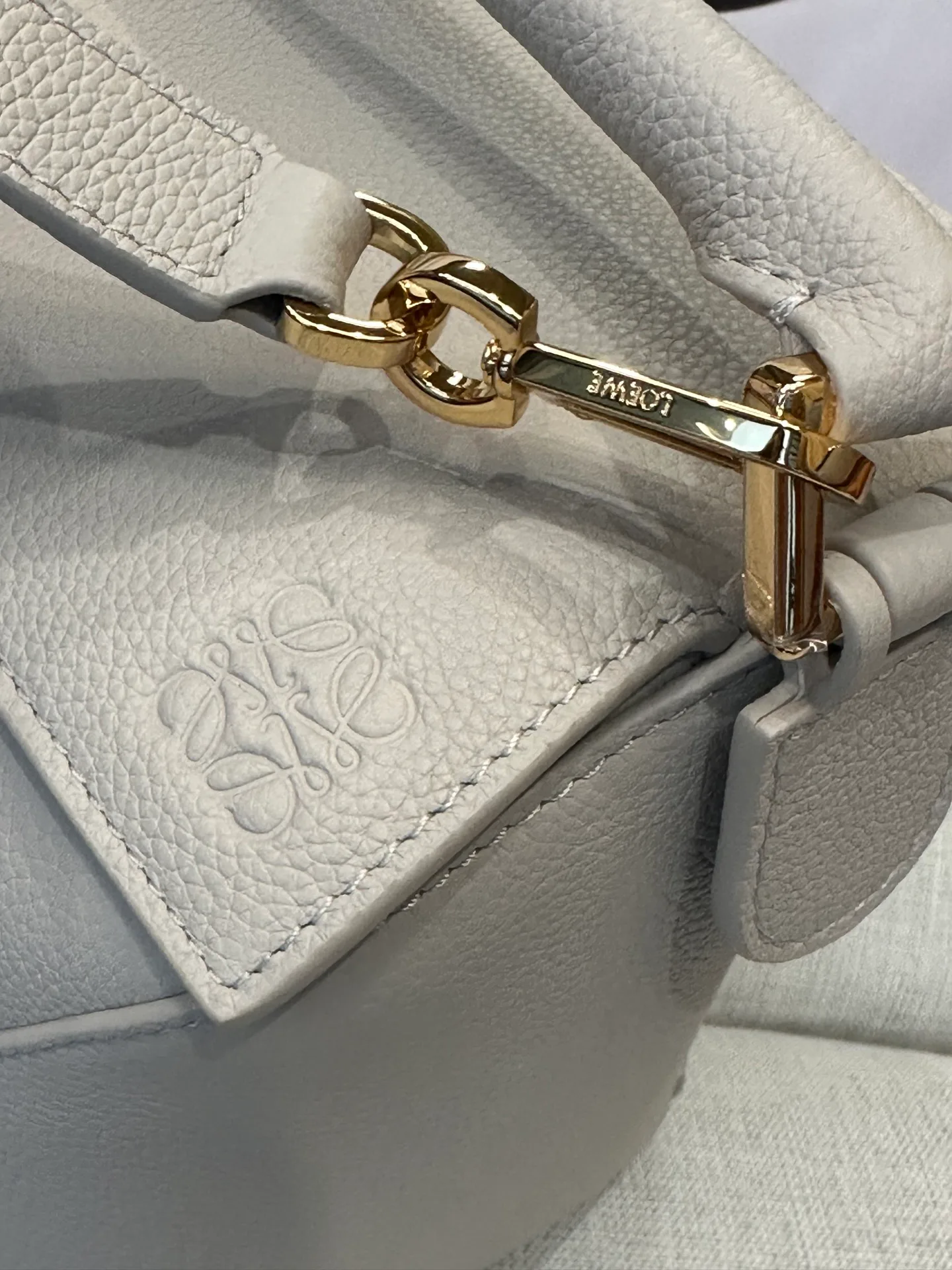 Women's Classic Handbags LOEWE 17839558