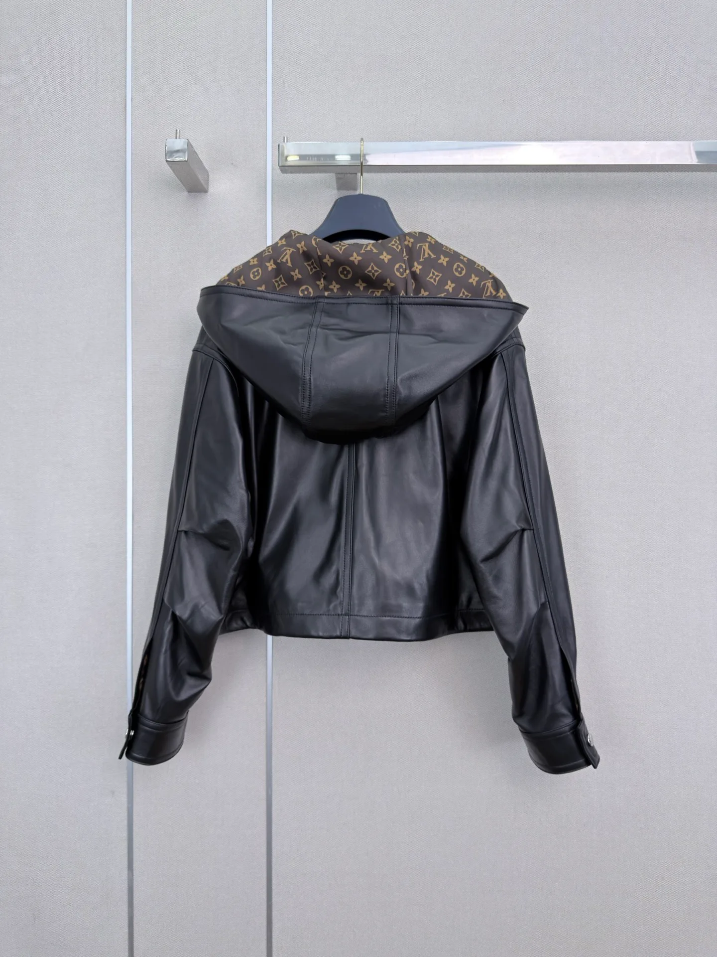 Women's Leather Jackets And Sheepskin Coats LOUIS VUITTON 18113275