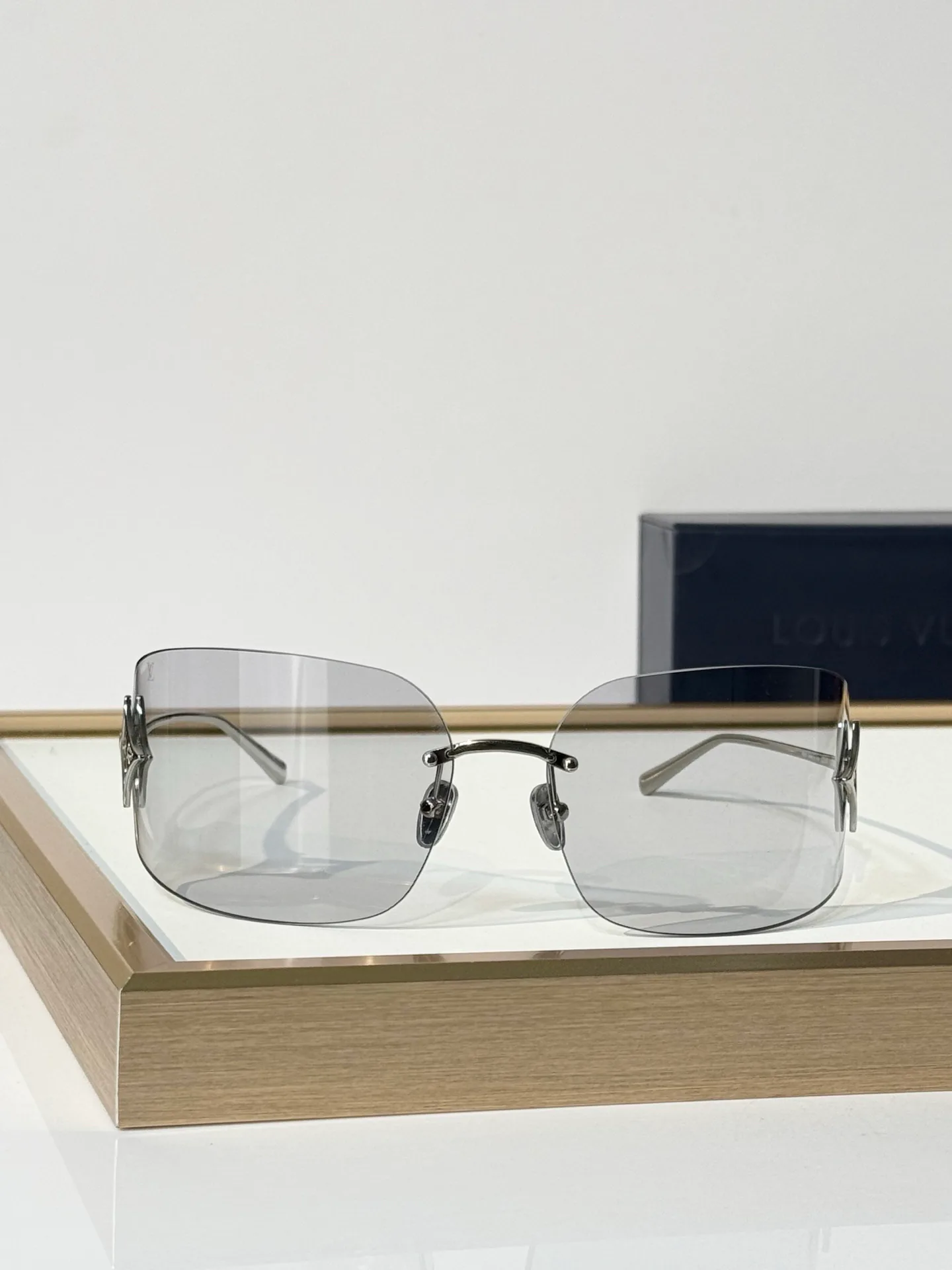 Glasses LOUIS VUITTON 18117691