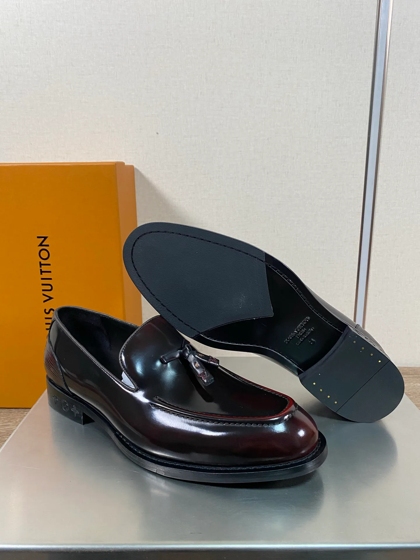 Men's Loafers And Dress Shoes LOUIS VUITTON 18078666