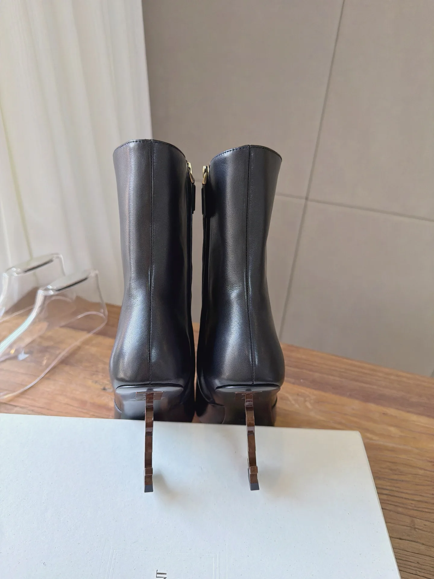 Women's Booties SAINT LAURENT 18520090