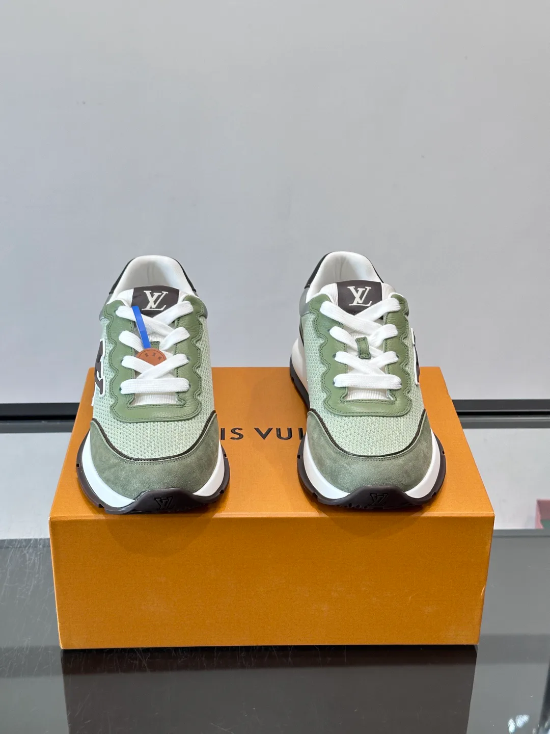 Men's Sneakers LOUIS VUITTON 18102413