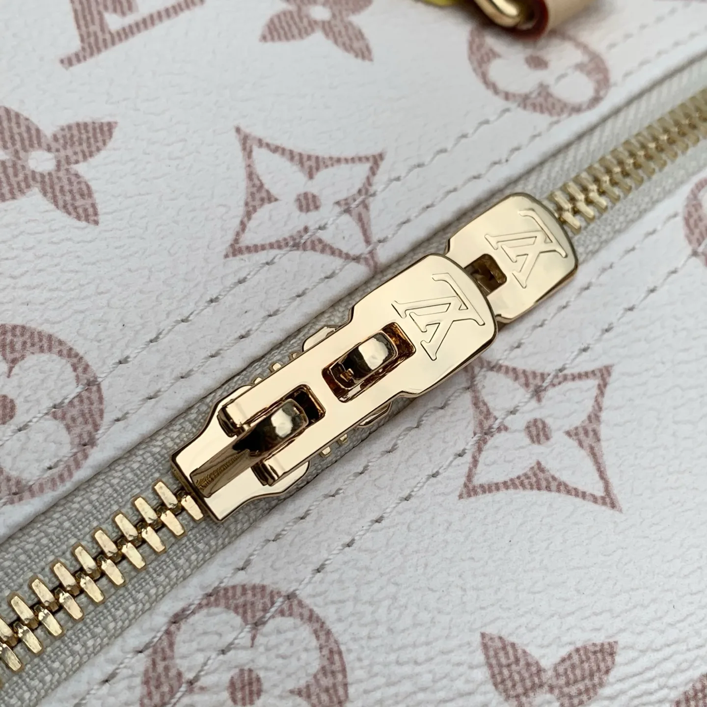 Women's Classic Handbags LOUIS VUITTON 18412607