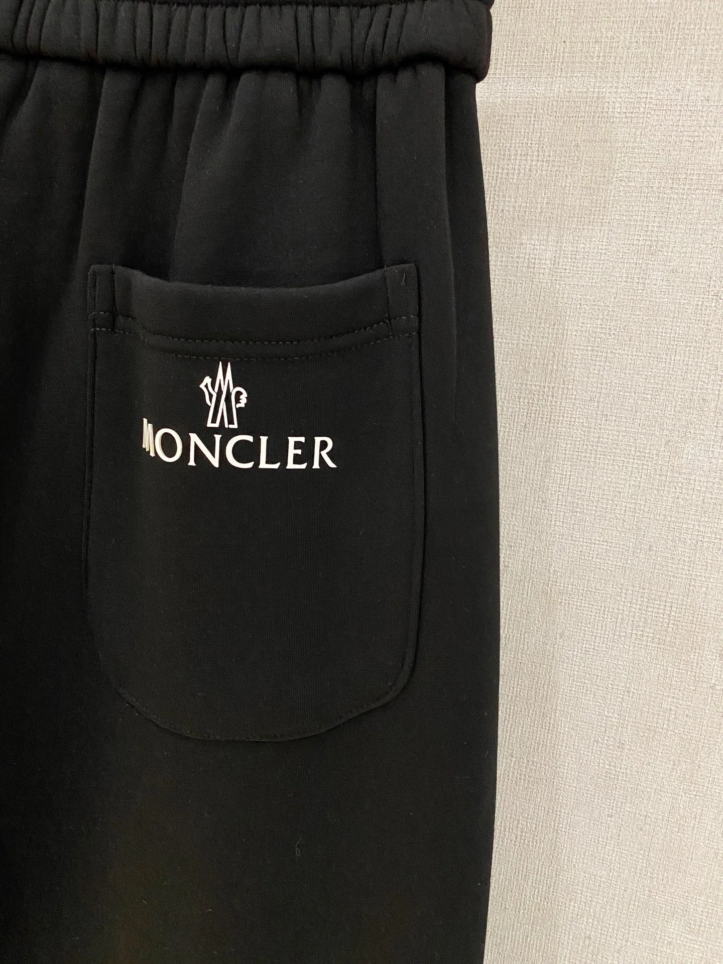Men's Trousers MONCLER 18246764