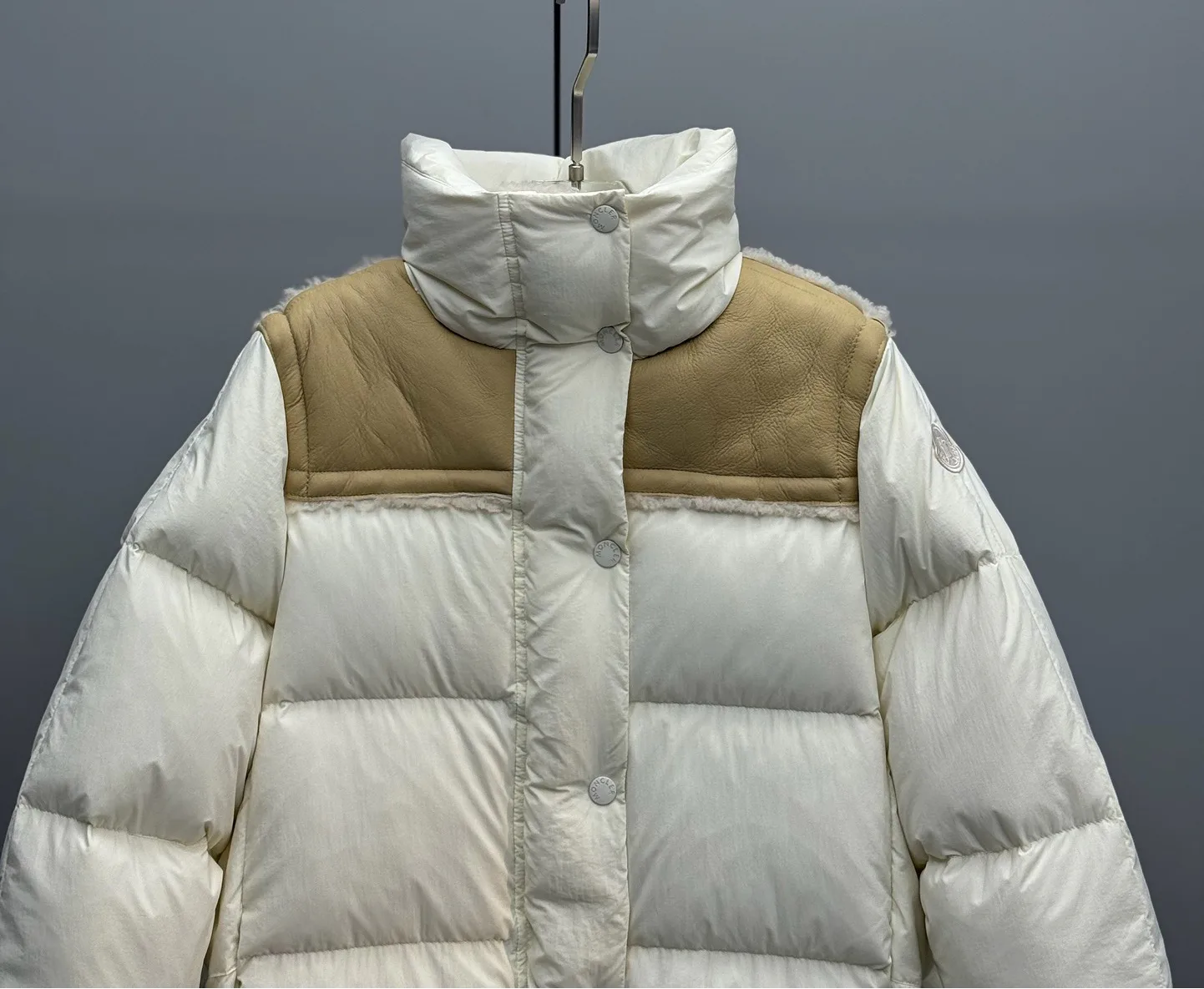 Women's Jackets And Down Jackets MONCLER 18106446
