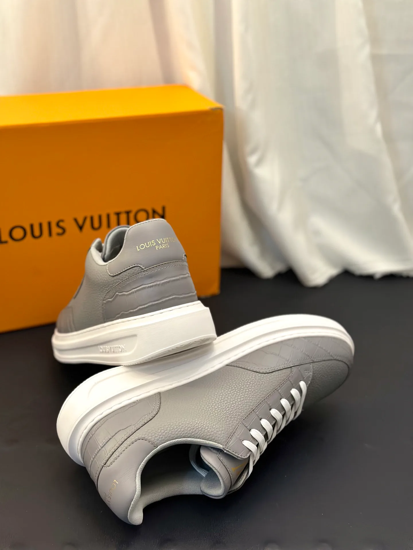 Кроссовки Мужские Louis Vuitton 18586724