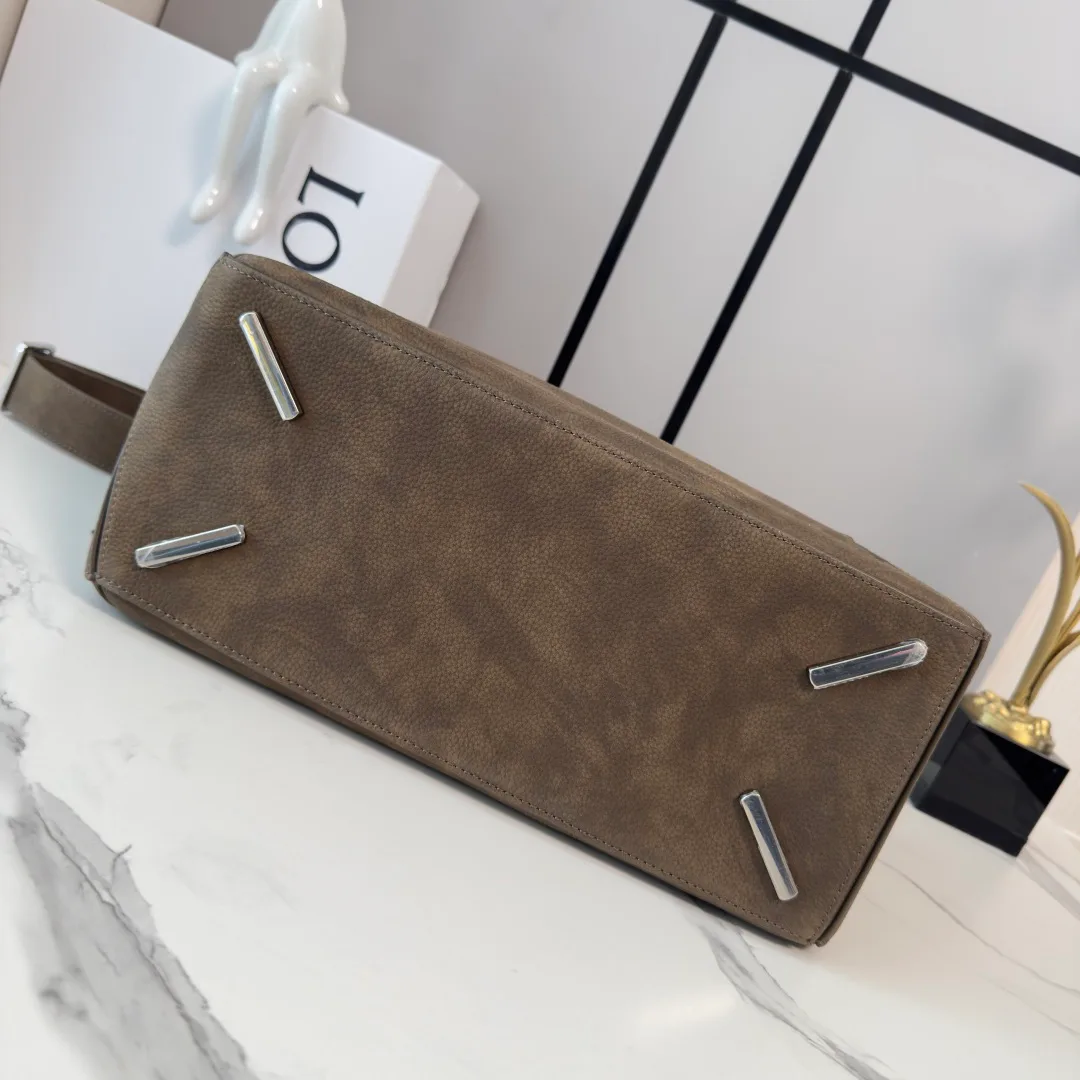 Women's Classic Handbags LOEWE 18030347