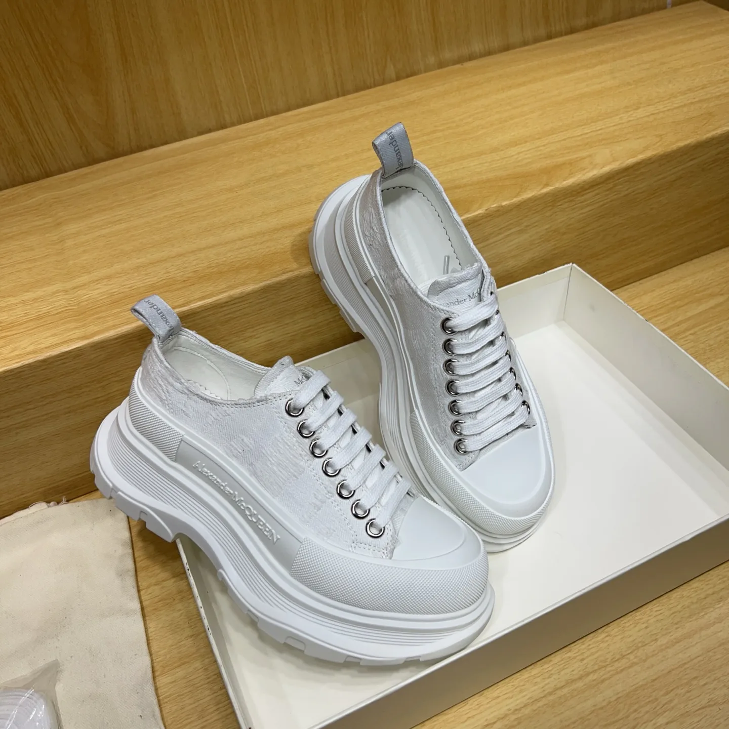 Women's Sneakers ALEXANDER MCQUEEN 17545164