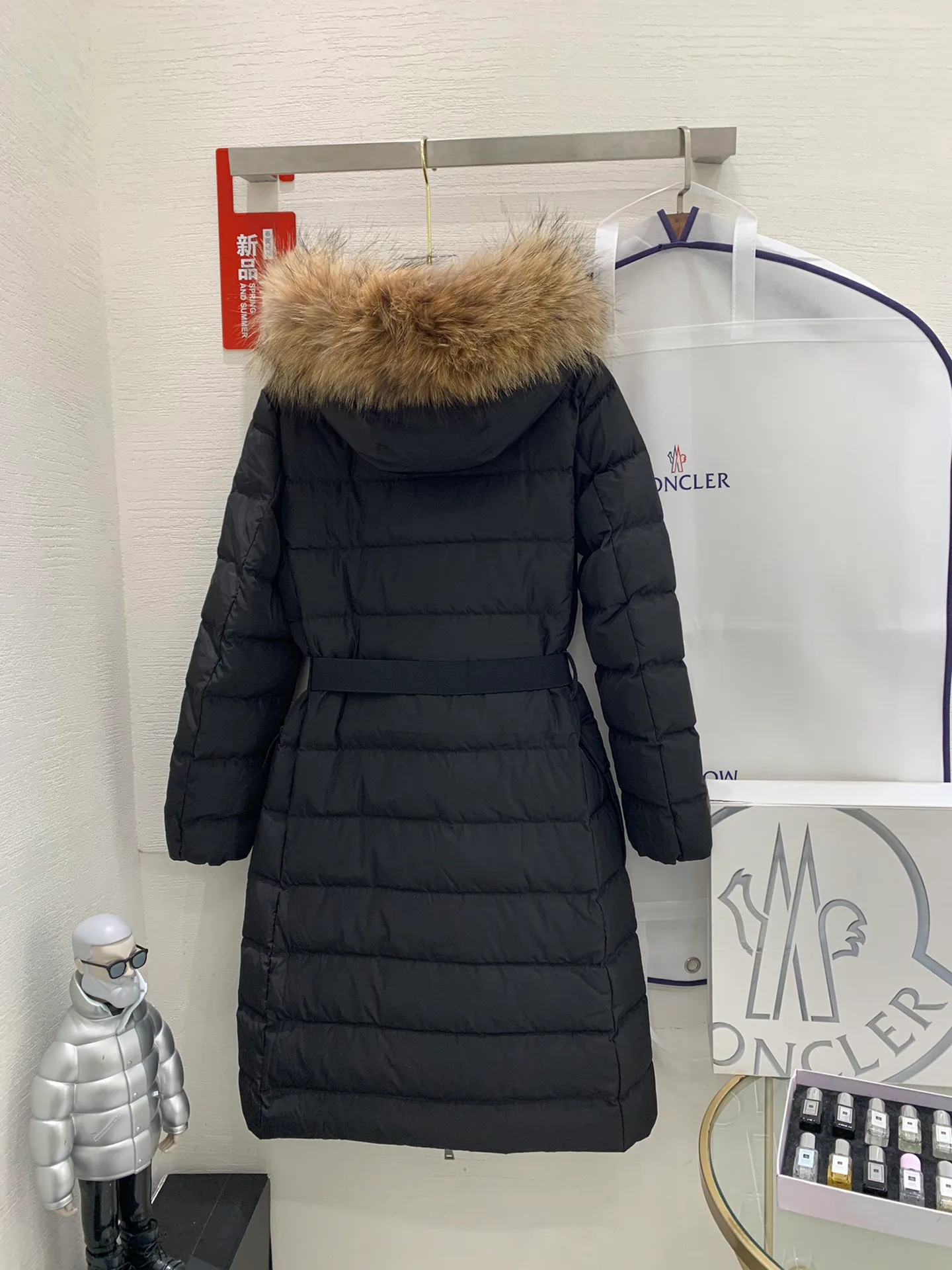 Women's Jackets And Down Jackets MONCLER 18451398