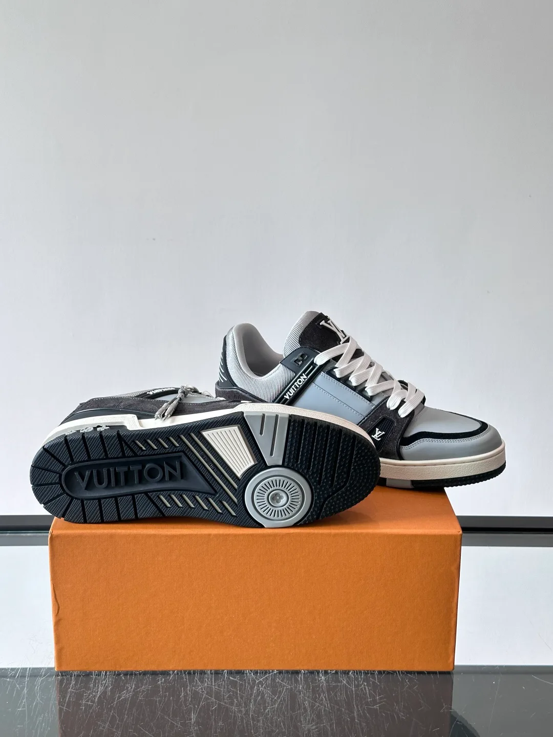 Women's Sneakers LOUIS VUITTON 17914079