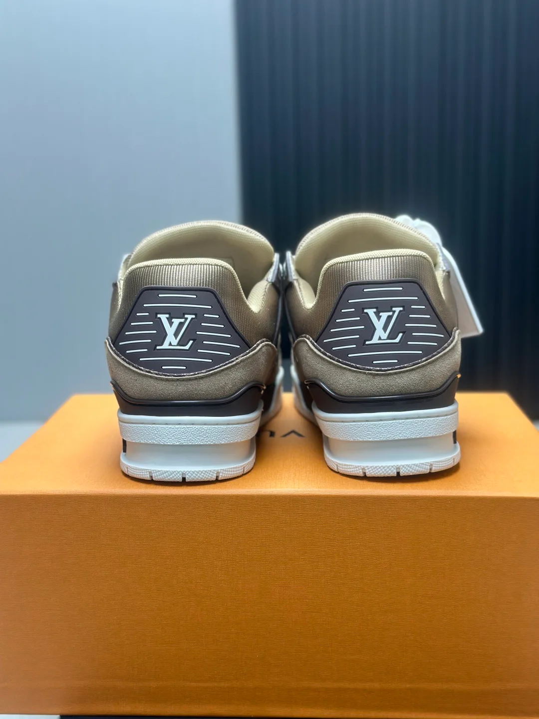 Women's Sneakers LOUIS VUITTON 18011614