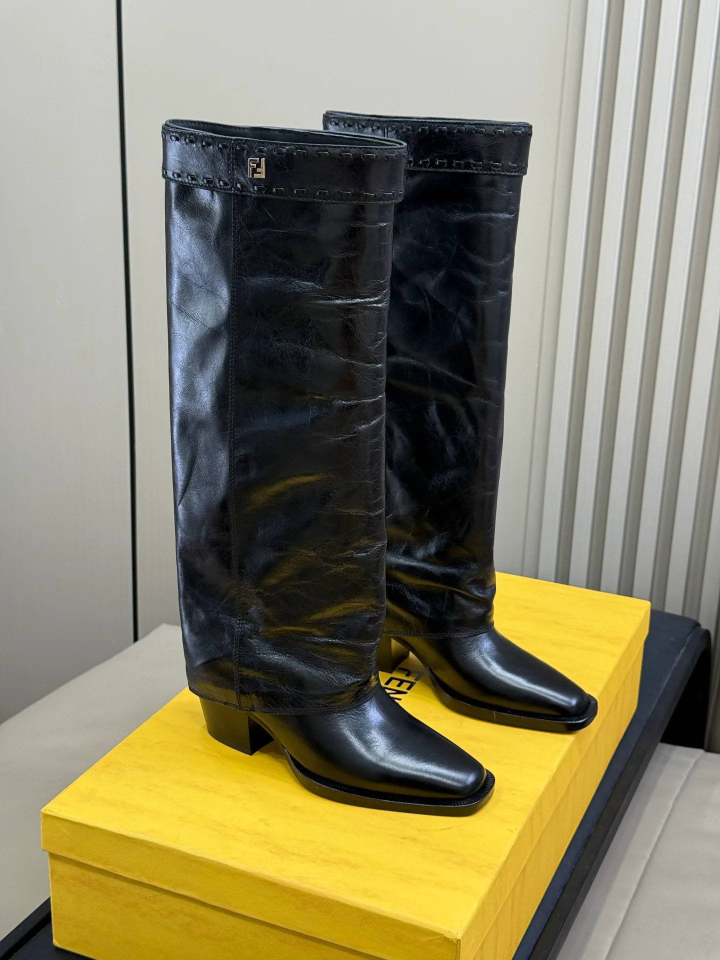 Women's Boots FENDI 18370130