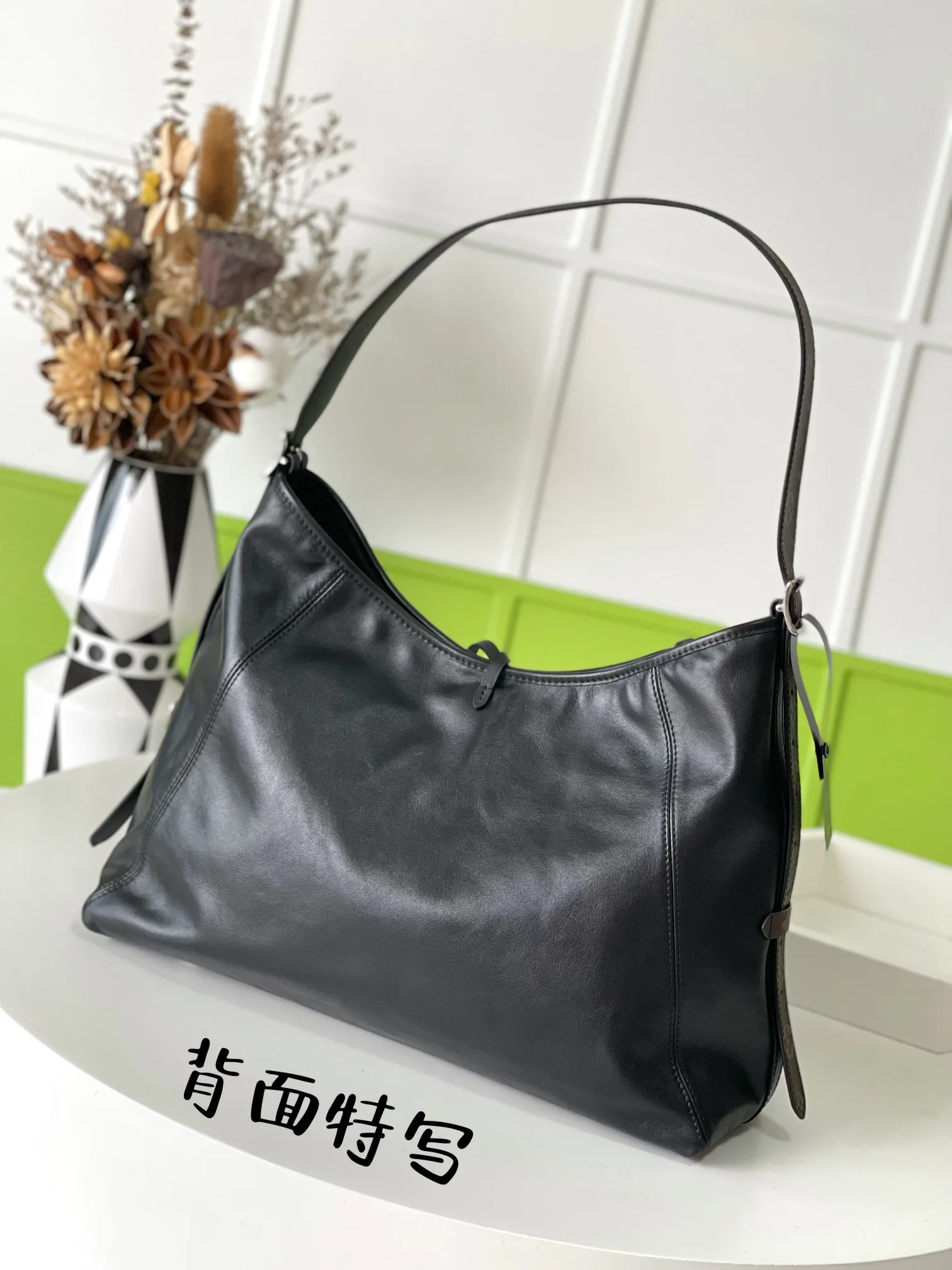 Women's Classic Handbags LOUIS VUITTON 18412654