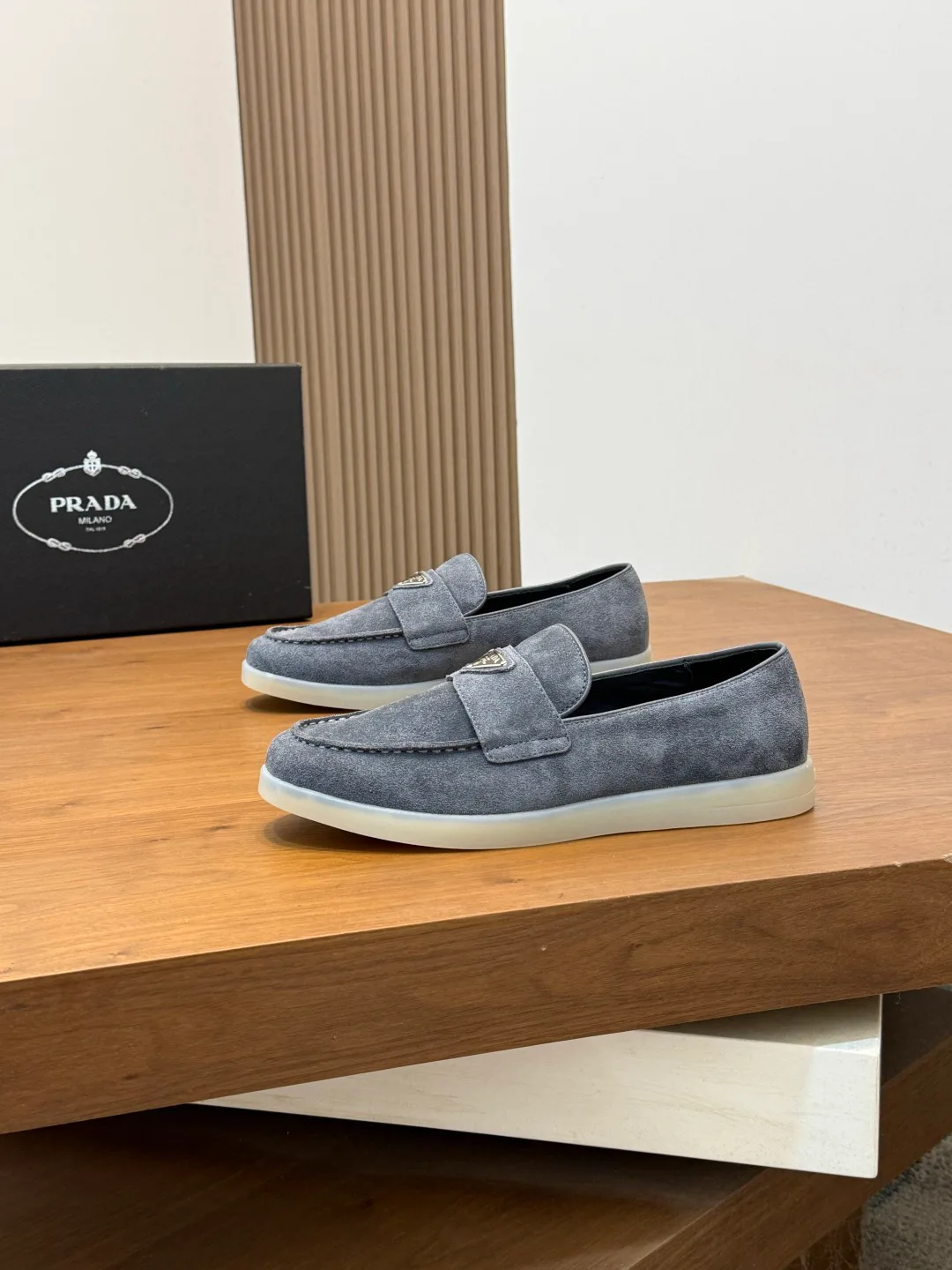 Men's Loafers And Dress Shoes PRADA 18100290