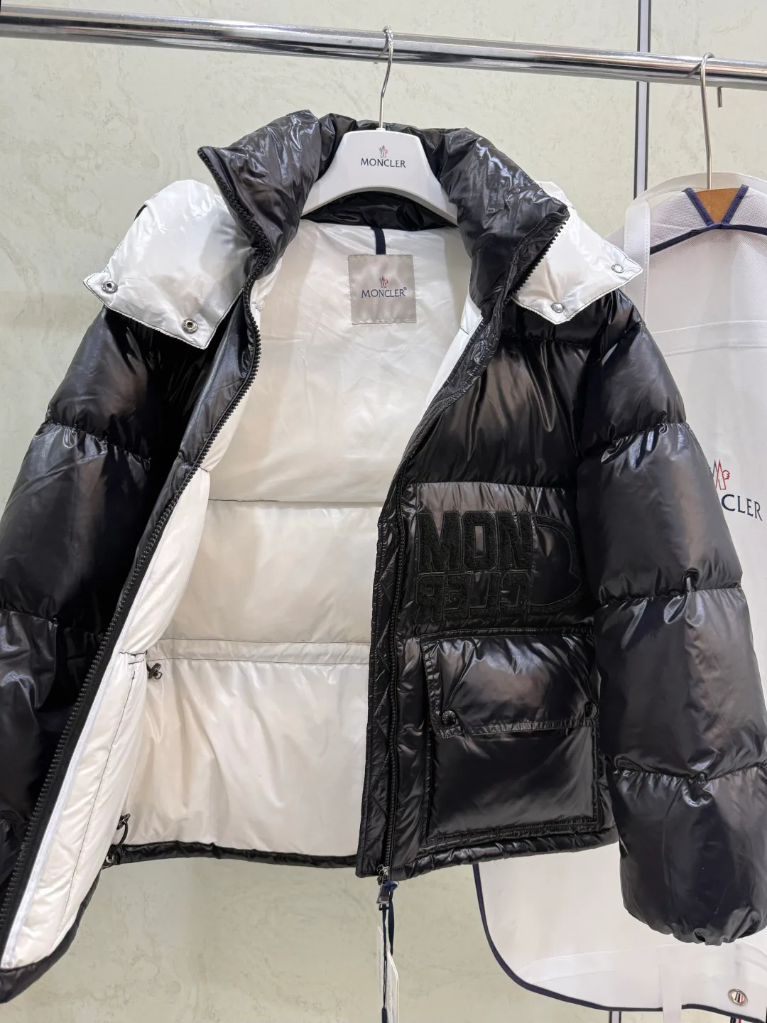 Куртки И Пуховики Мужские Moncler 18683800