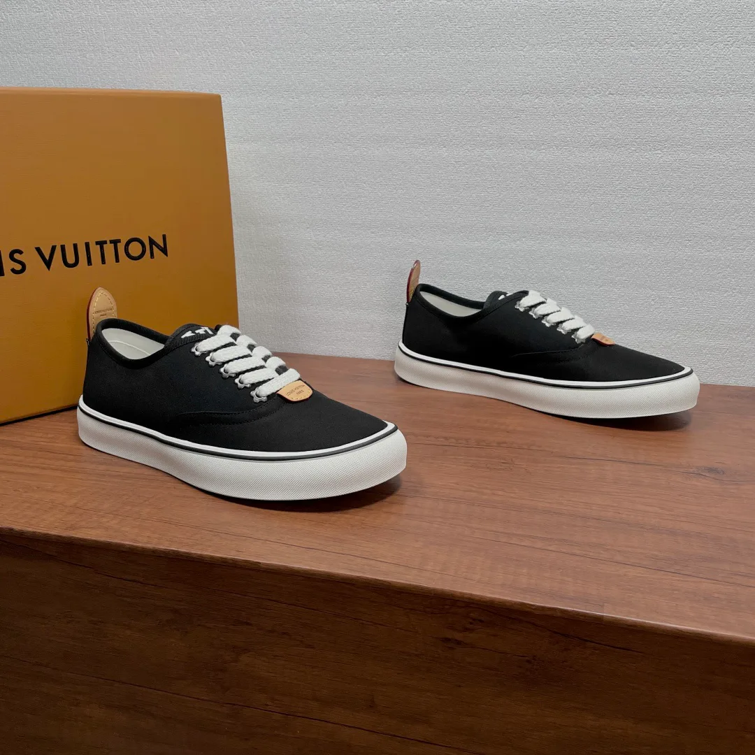Кроссовки Мужские Louis Vuitton 18626482