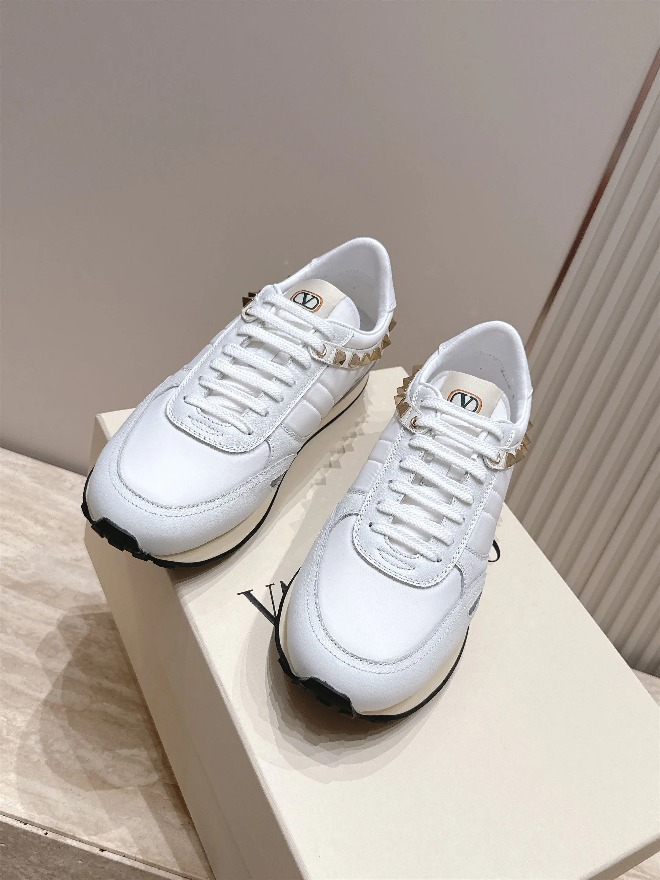 Women's Sneakers VALENTINO 17856166