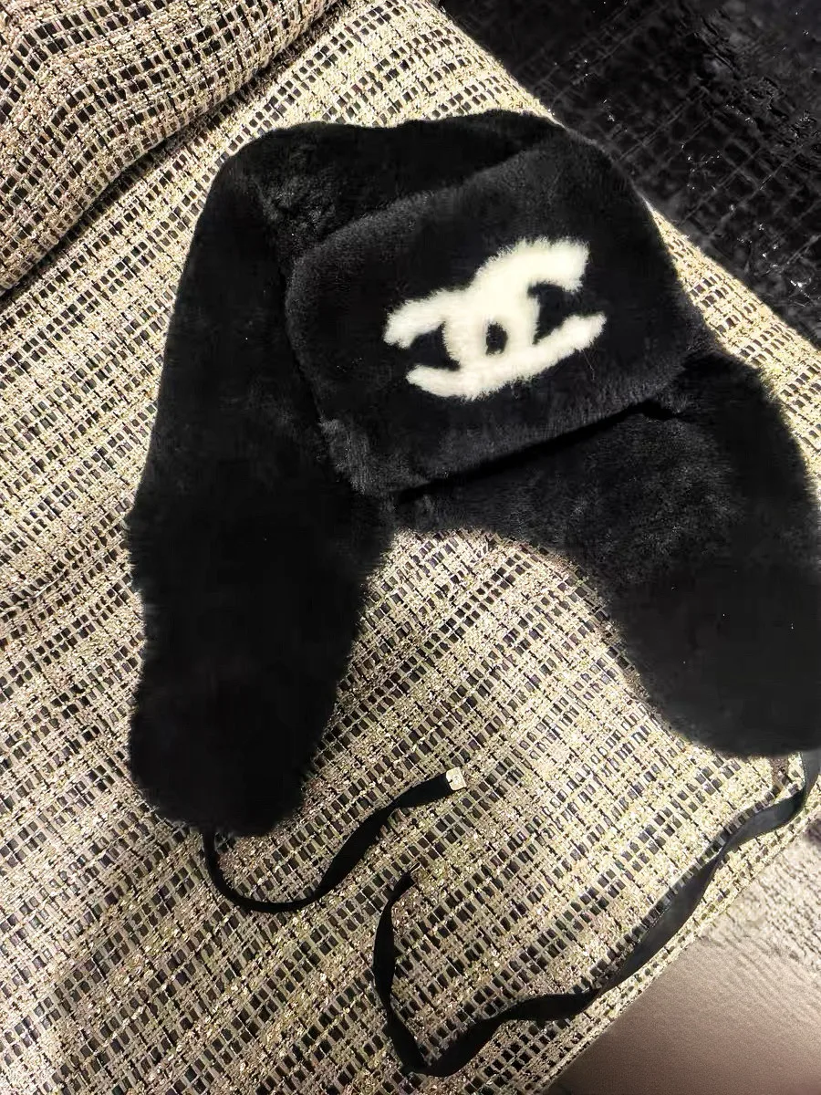 Hats CHANEL 18347945