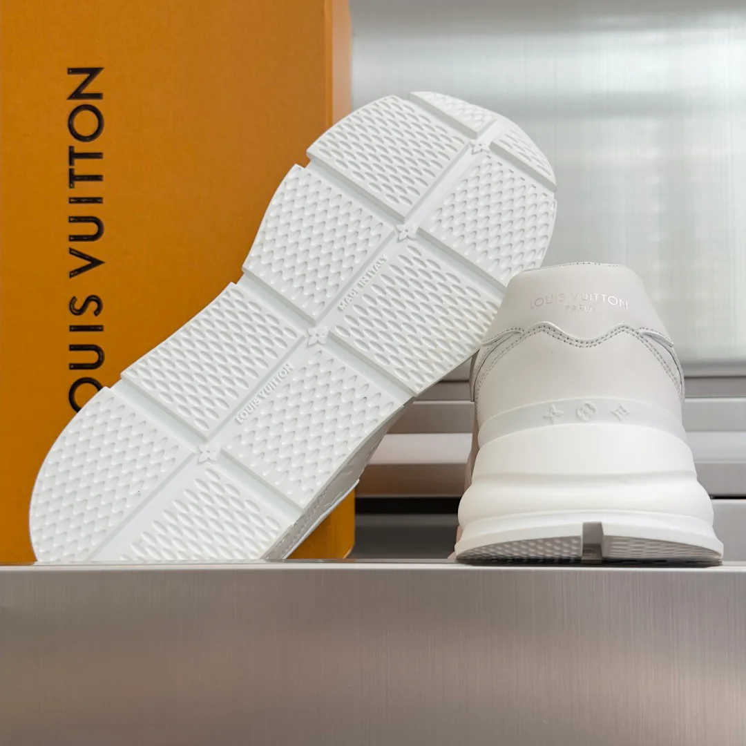 Men's Sneakers LOUIS VUITTON 17950776
