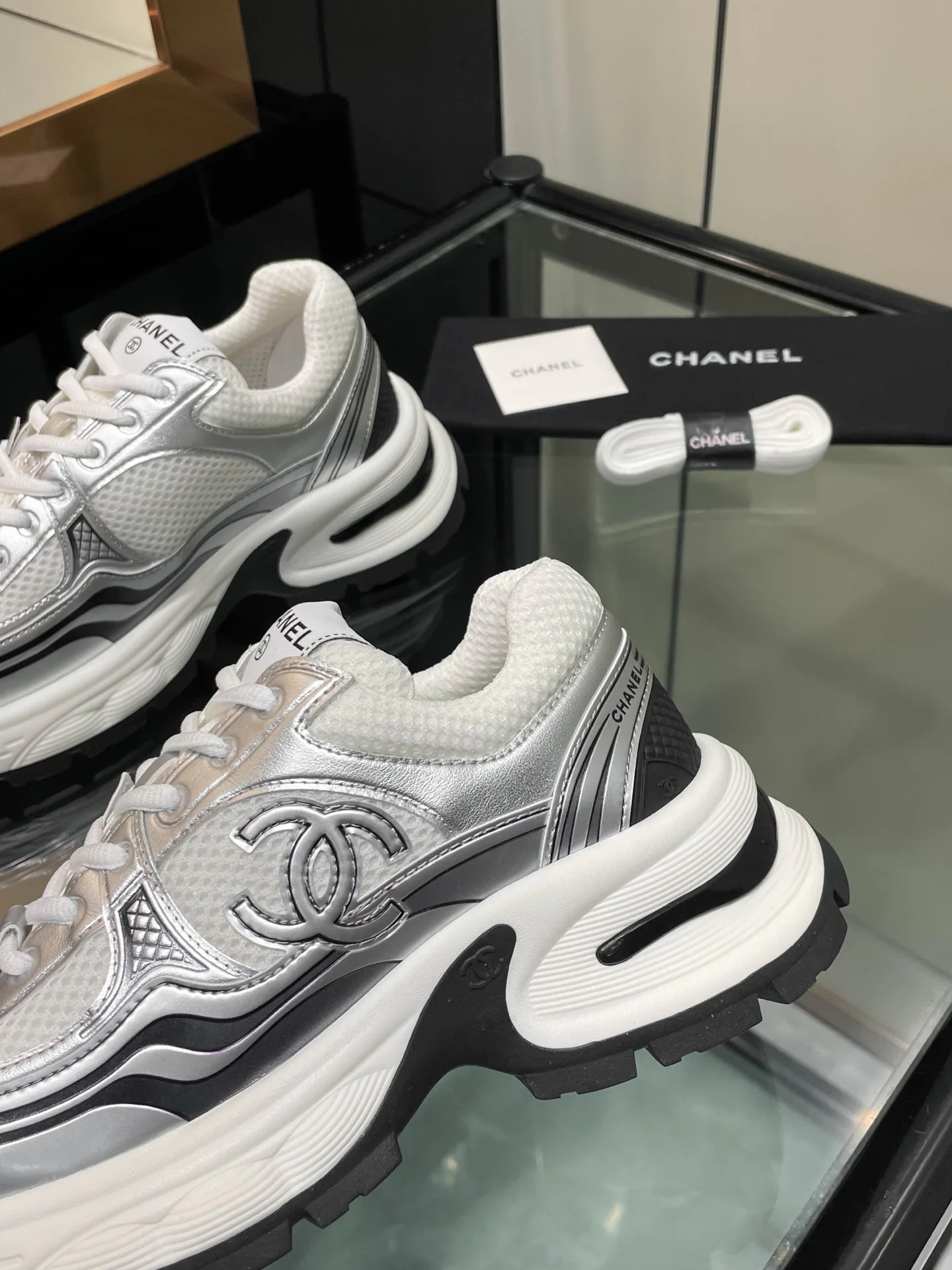 Кроссовки Женские Chanel 18678683