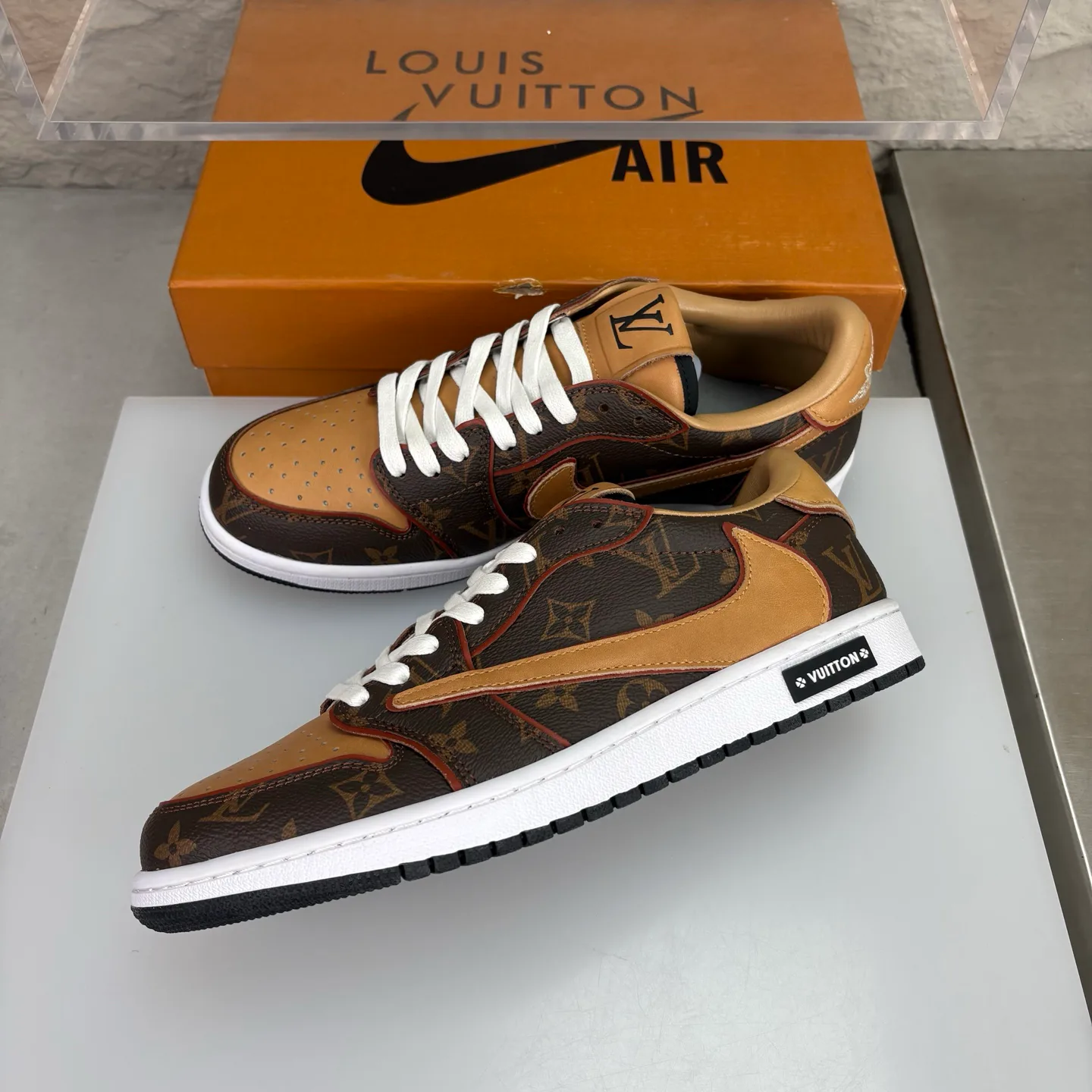 Women's Sneakers LOUIS VUITTON 18351608