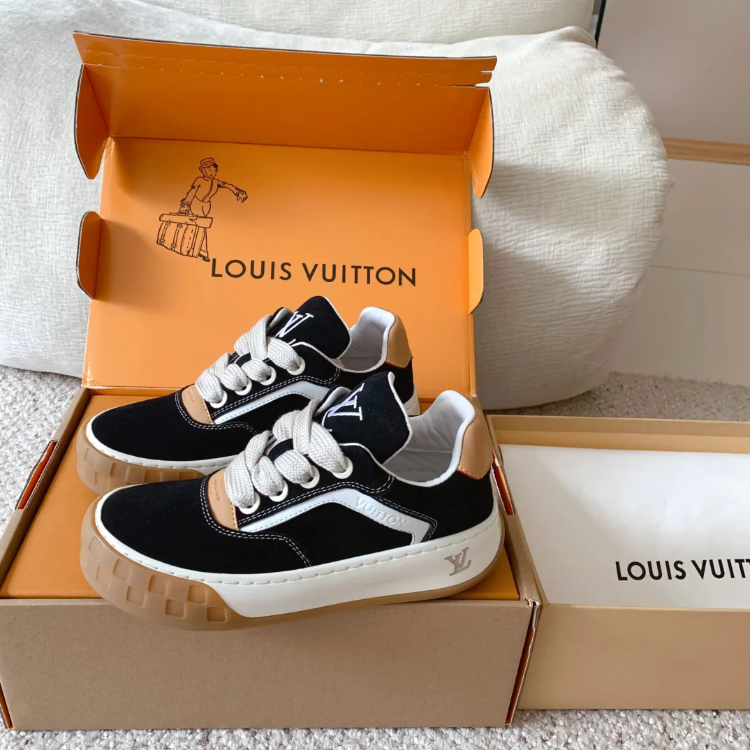 Women's Sneakers LOUIS VUITTON 18375787