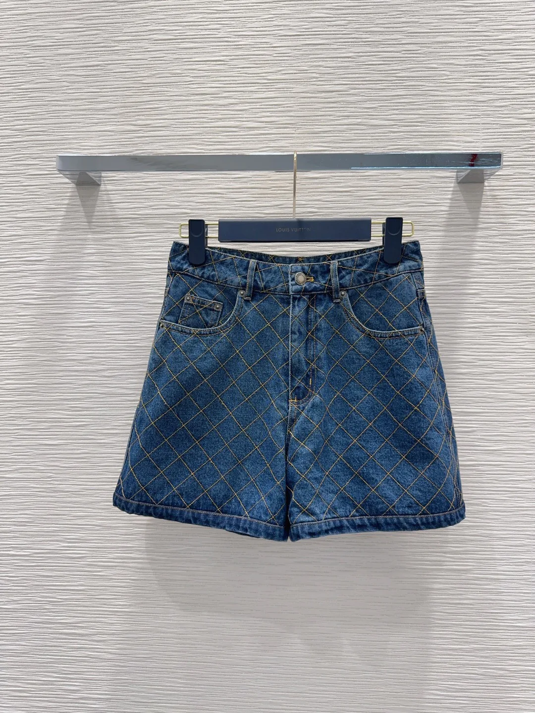 Women's Shorts LOUIS VUITTON 18211645