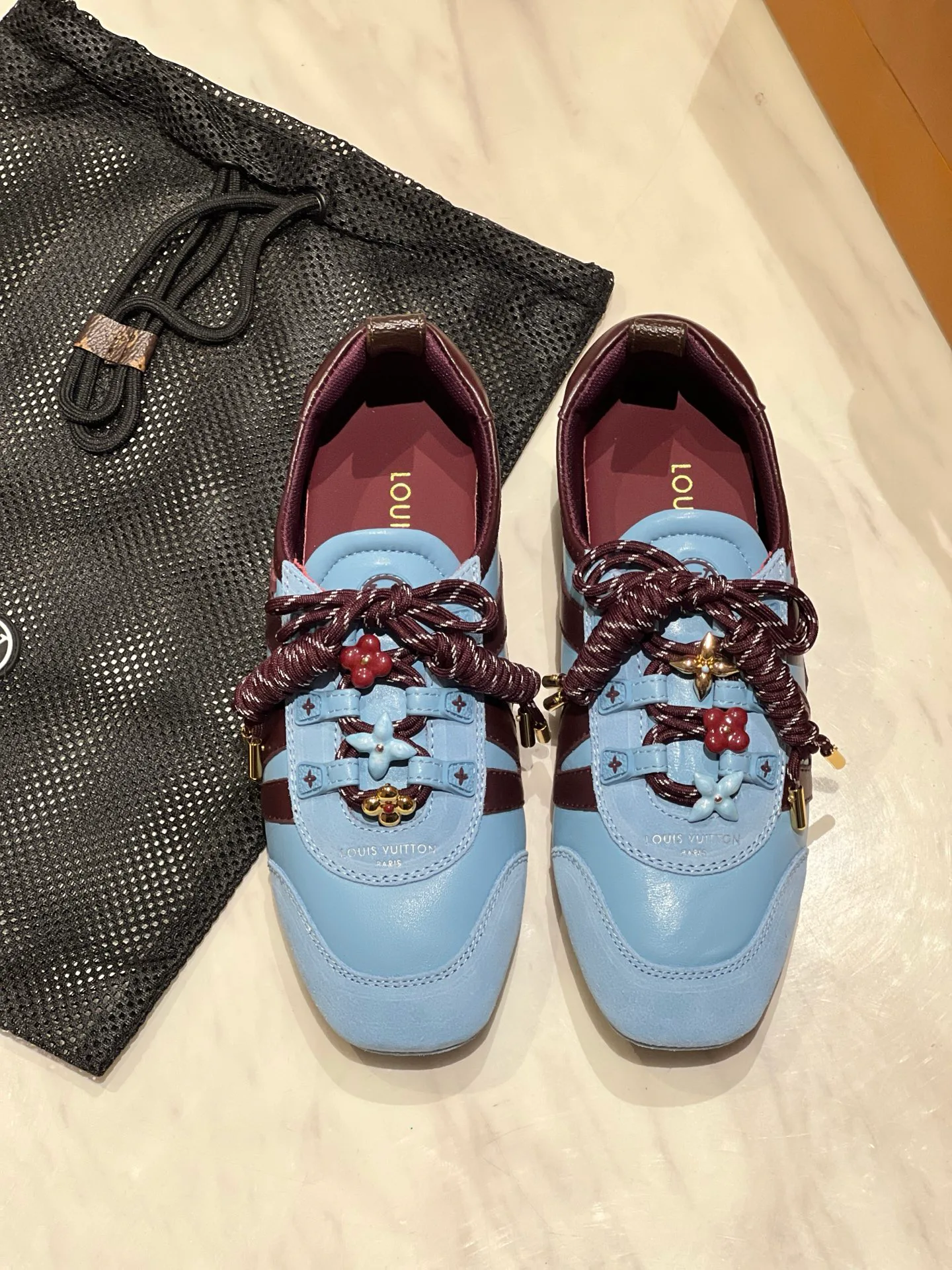 Women's Sneakers LOUIS VUITTON 18194163