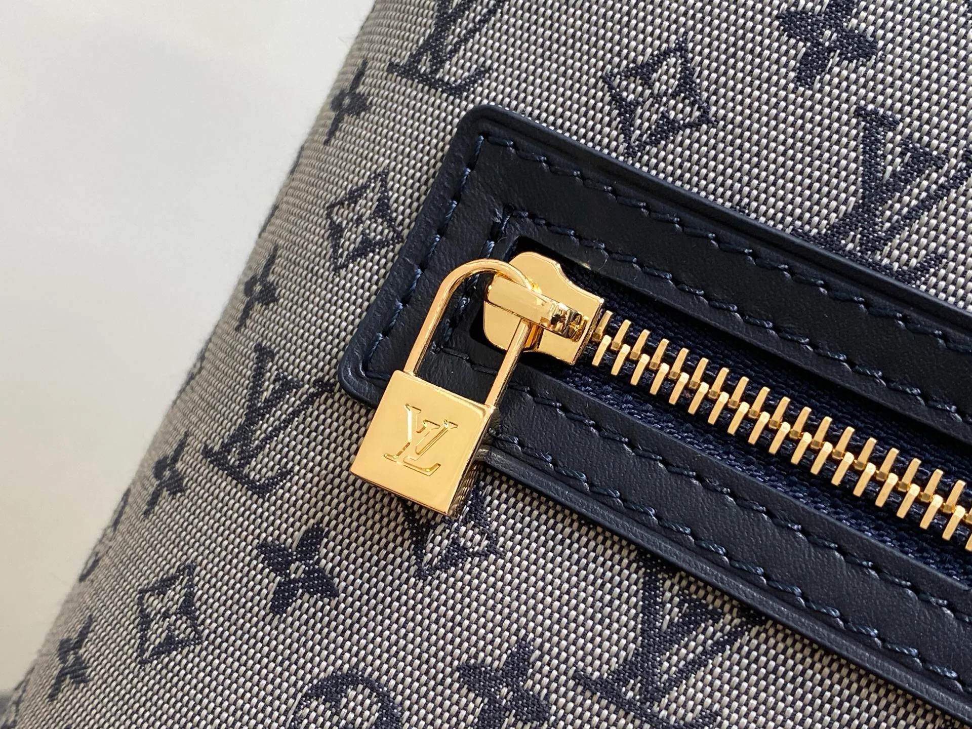 Women's Classic Handbags LOUIS VUITTON 17499399