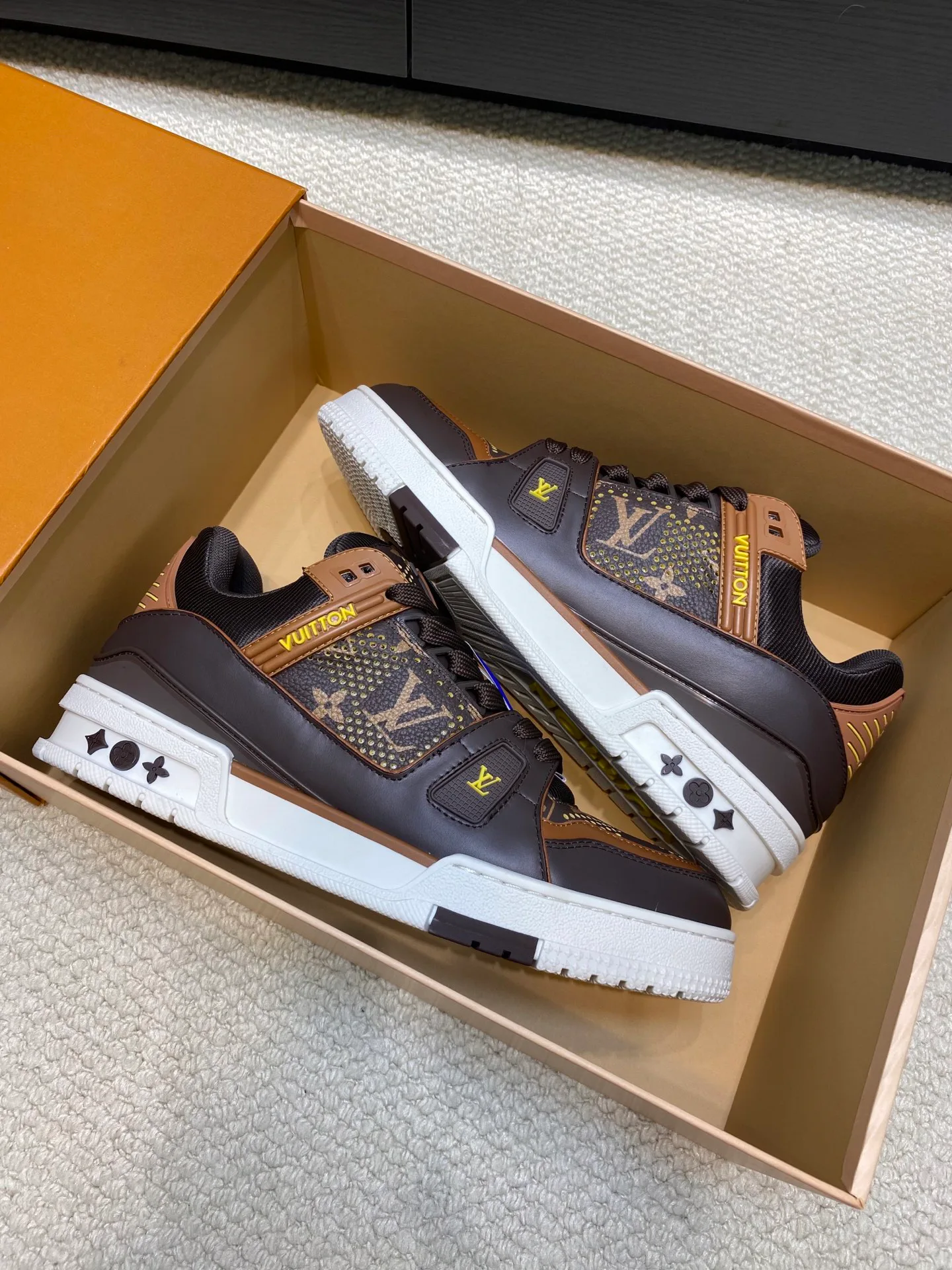 Women's Sneakers LOUIS VUITTON 17969022