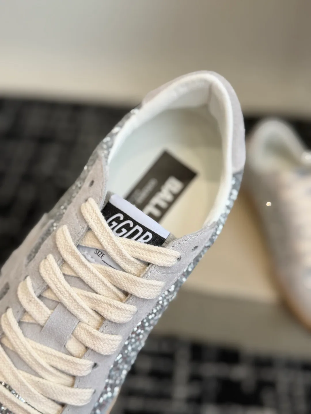 Women's Sneakers GOLDEN GOOSE 18305923