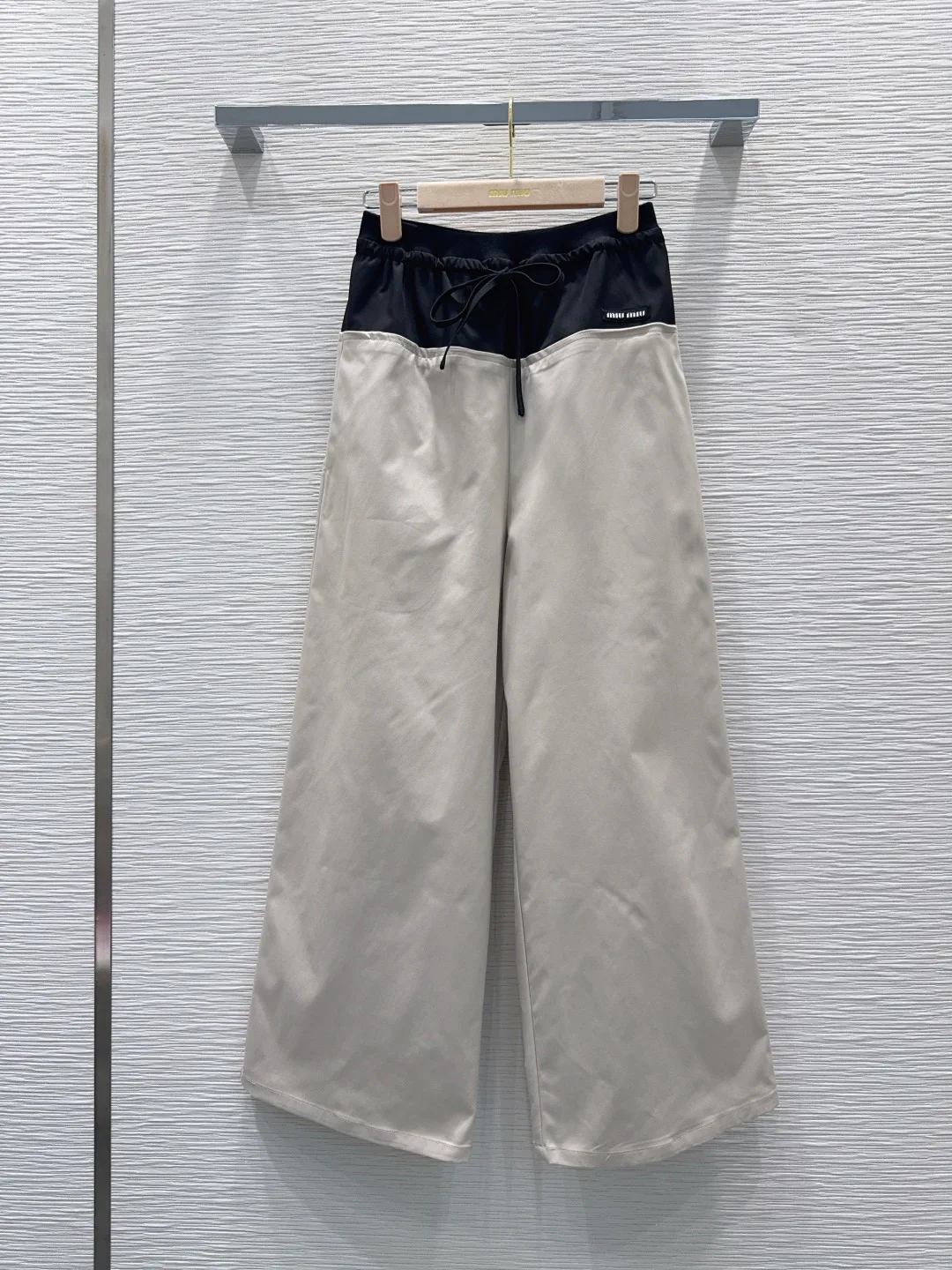 Women's Trousers MIU MIU 18388630