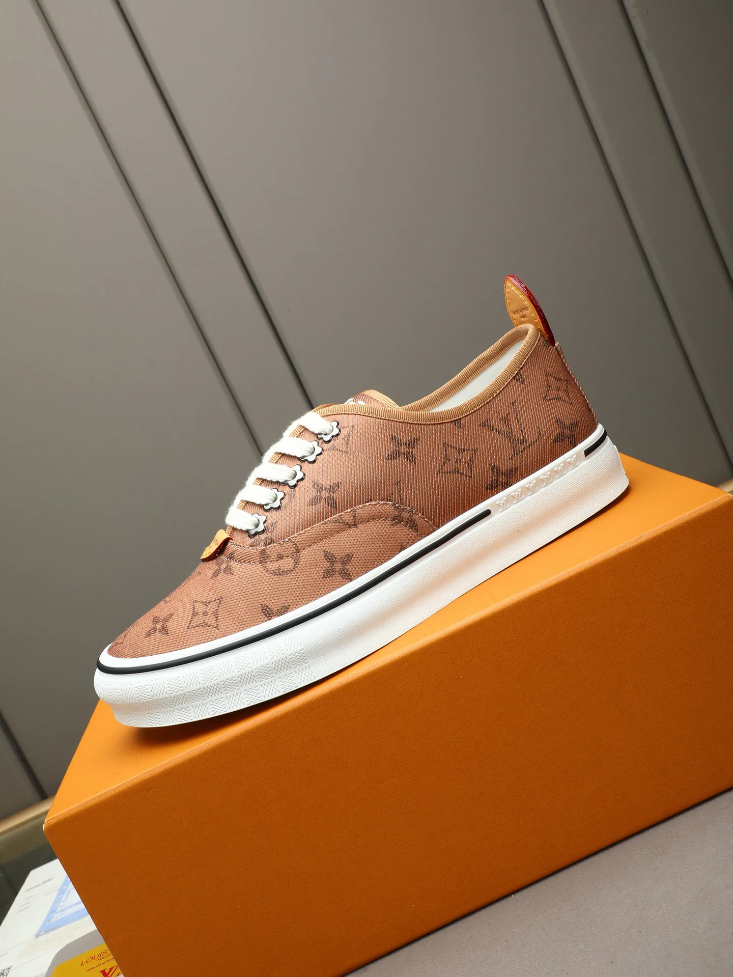 Women's Sneakers LOUIS VUITTON 17947260