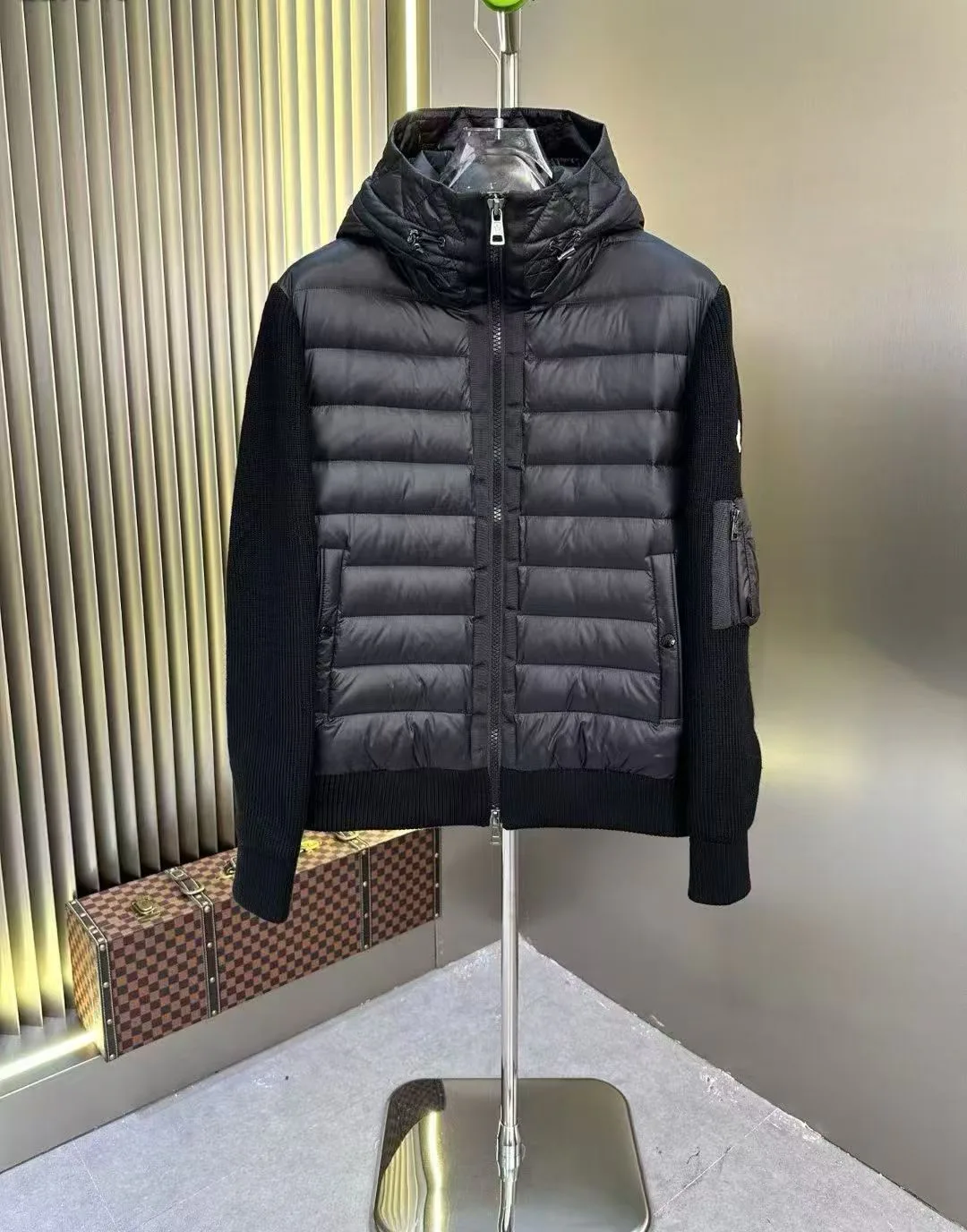 Women's Jackets And Down Jackets MONCLER 18131382