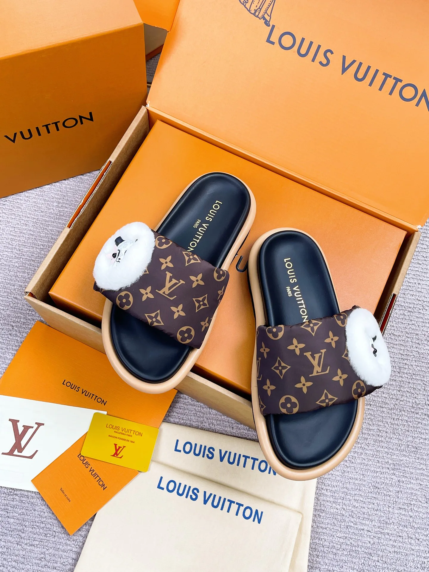 Women's Flip-Flops LOUIS VUITTON 18142868