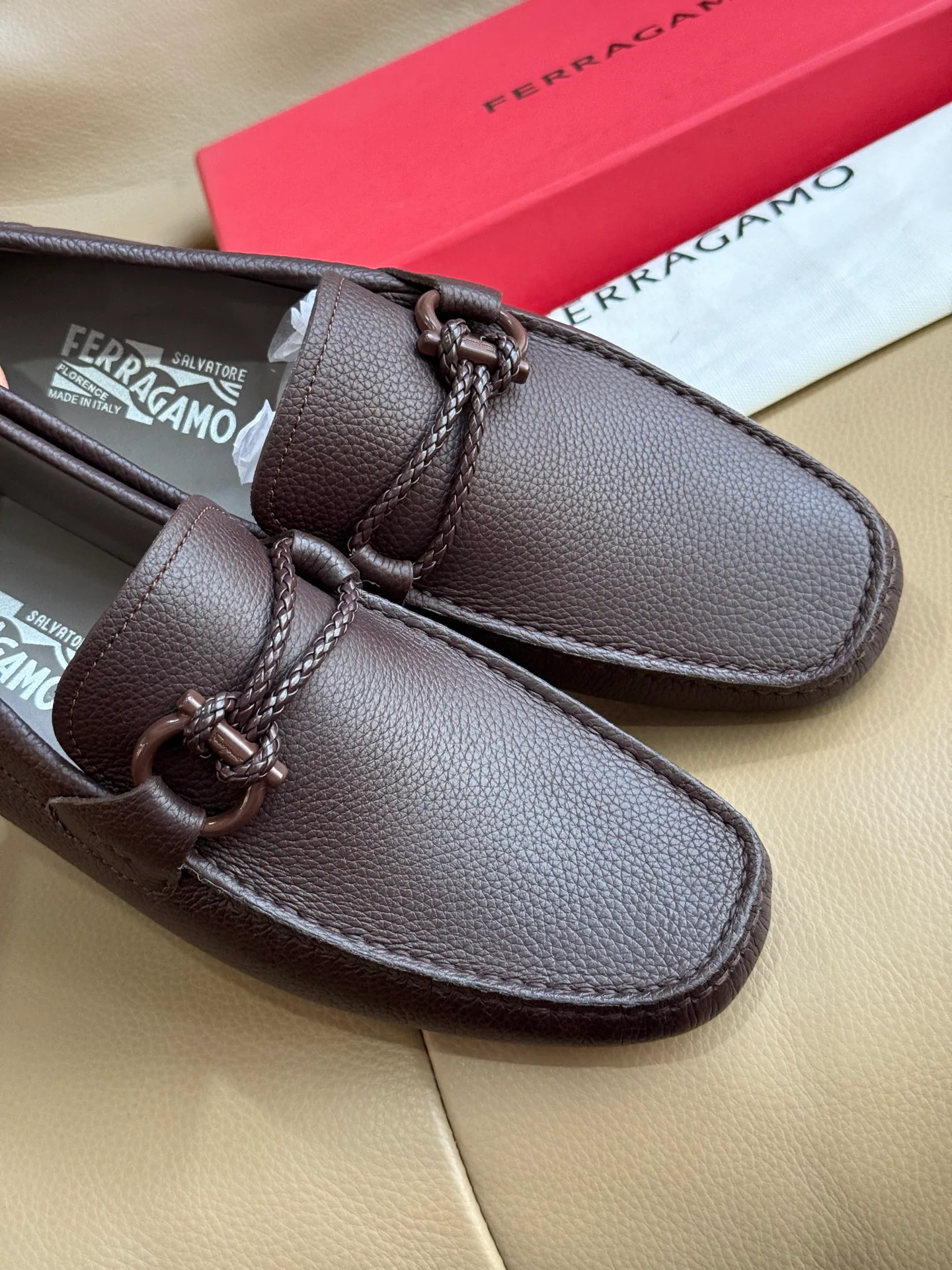 Men's Loafers And Dress Shoes SALVATORE FERRAGAMO 18117107