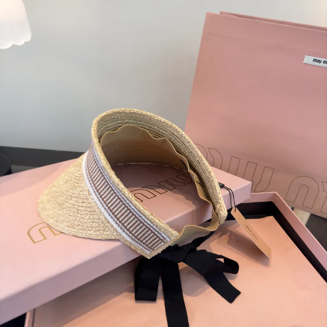 Hats MIU MIU 17562438