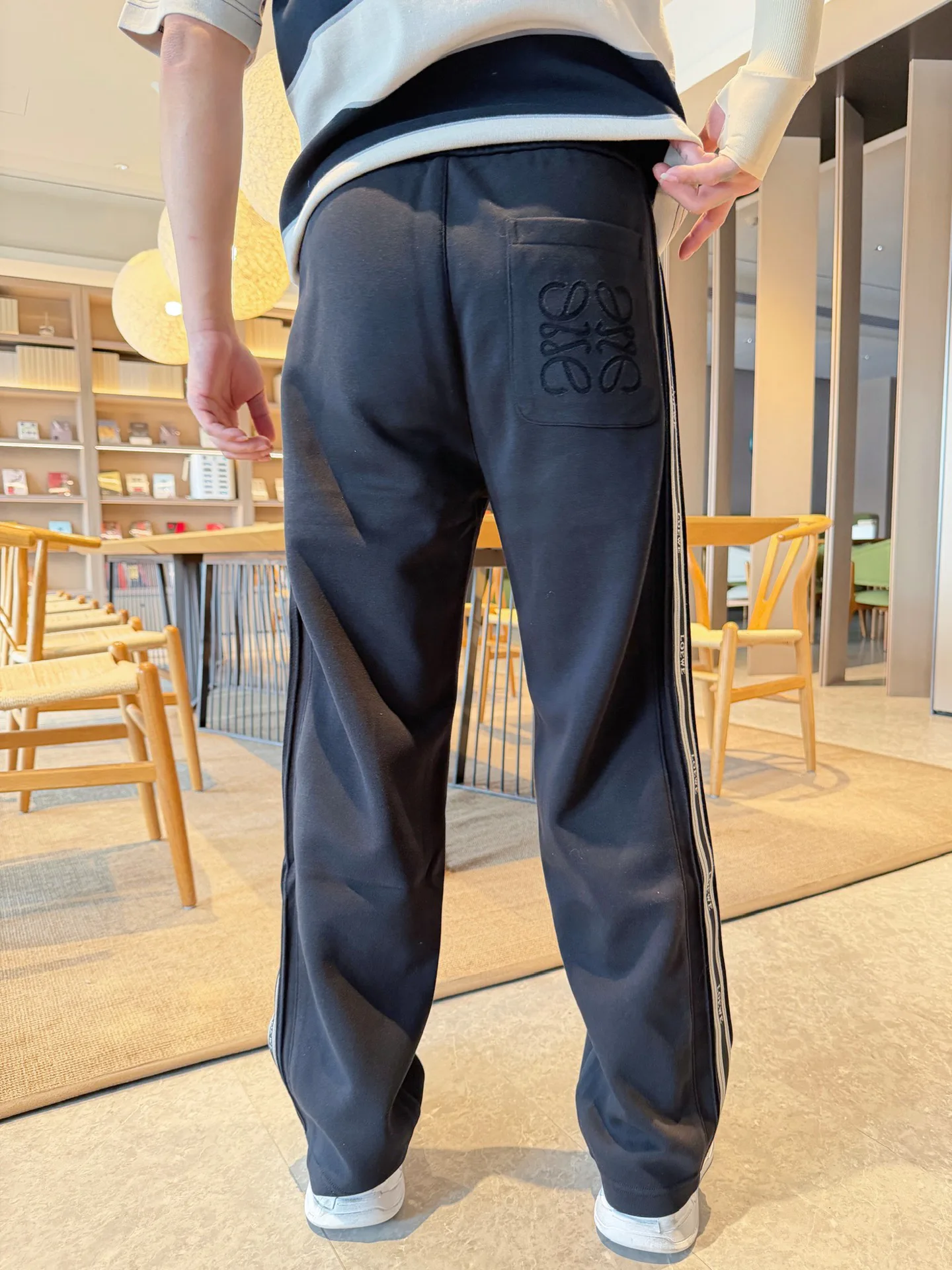 Men's Trousers LOEWE 18345733