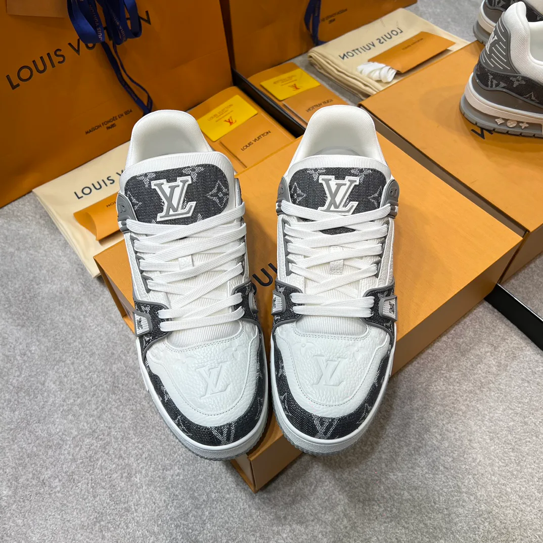 Women's Sneakers LOUIS VUITTON 18121614