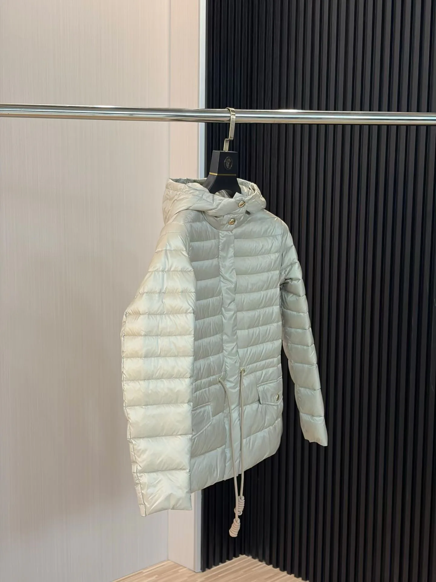 Women's Jackets And Down Jackets MONCLER 17897336