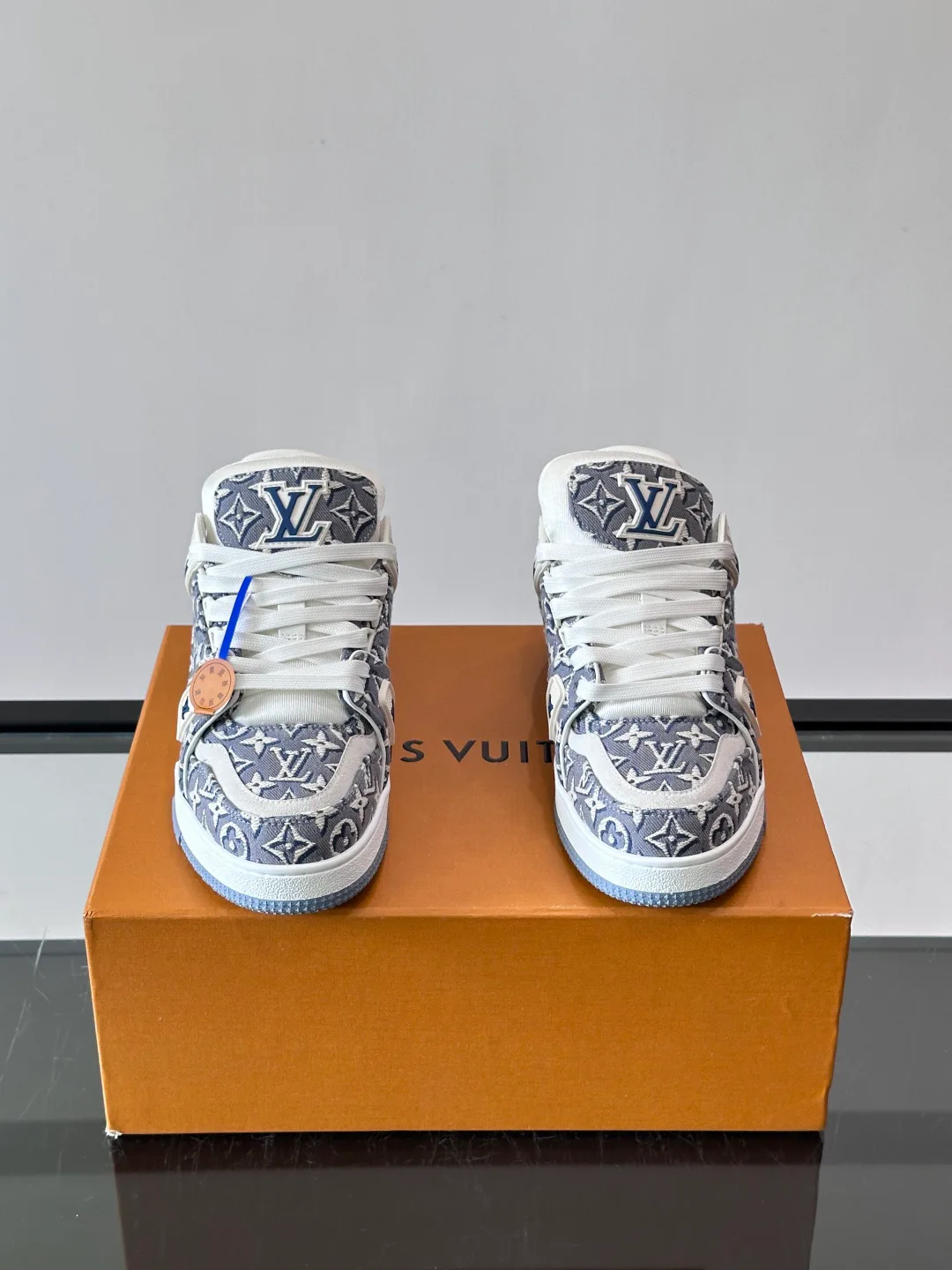 Men's Sneakers LOUIS VUITTON 17588571