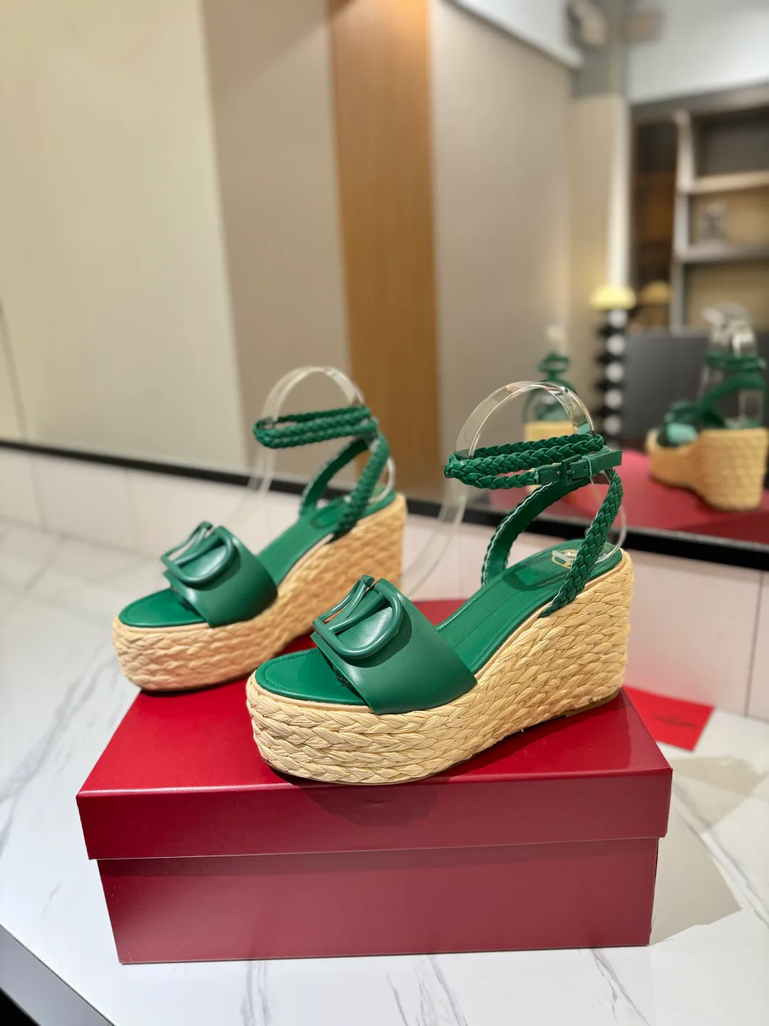 Women's Open-Toe Sandals VALENTINO 17946612