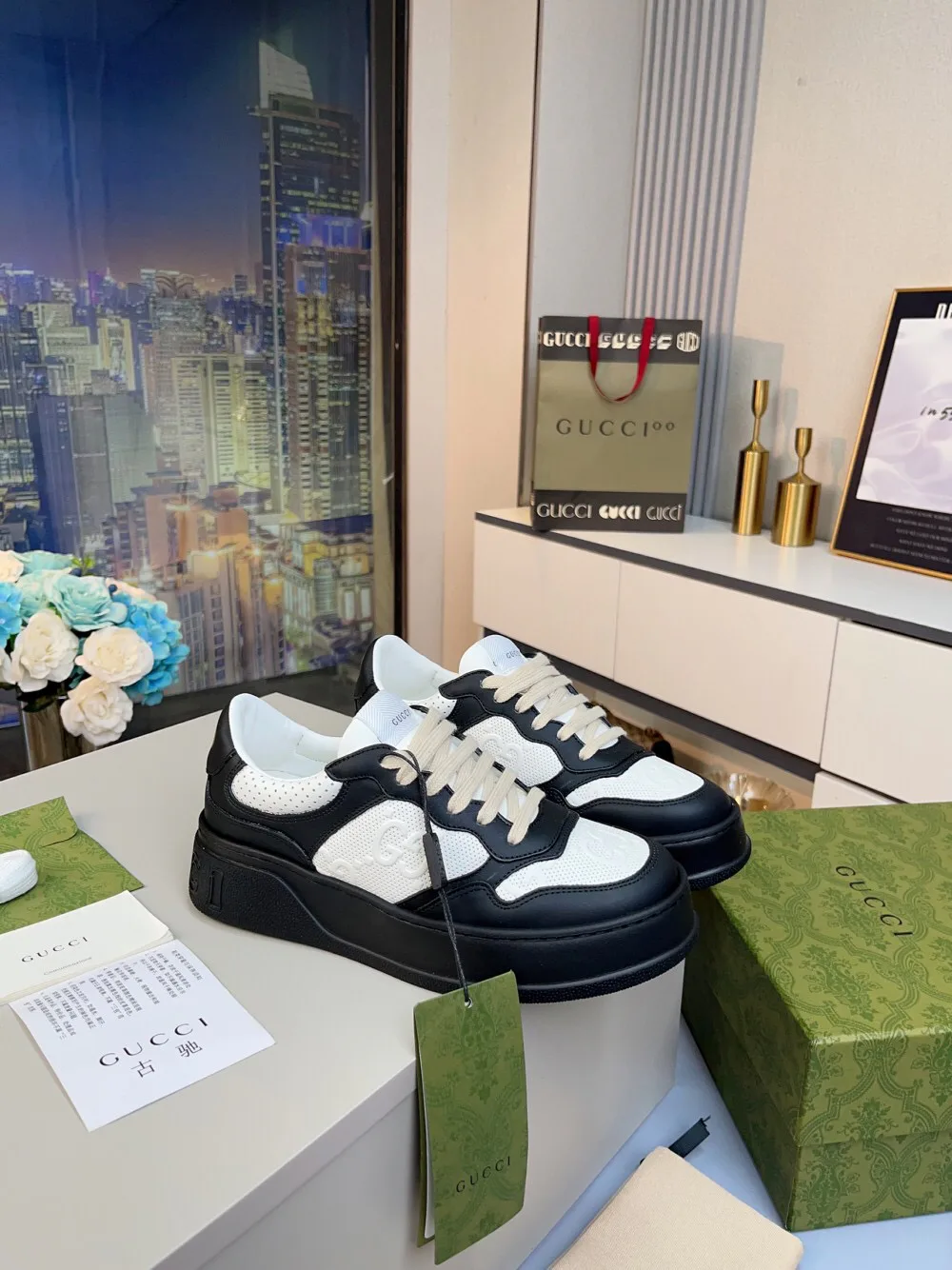Women's Sneakers GUCCI 18369646