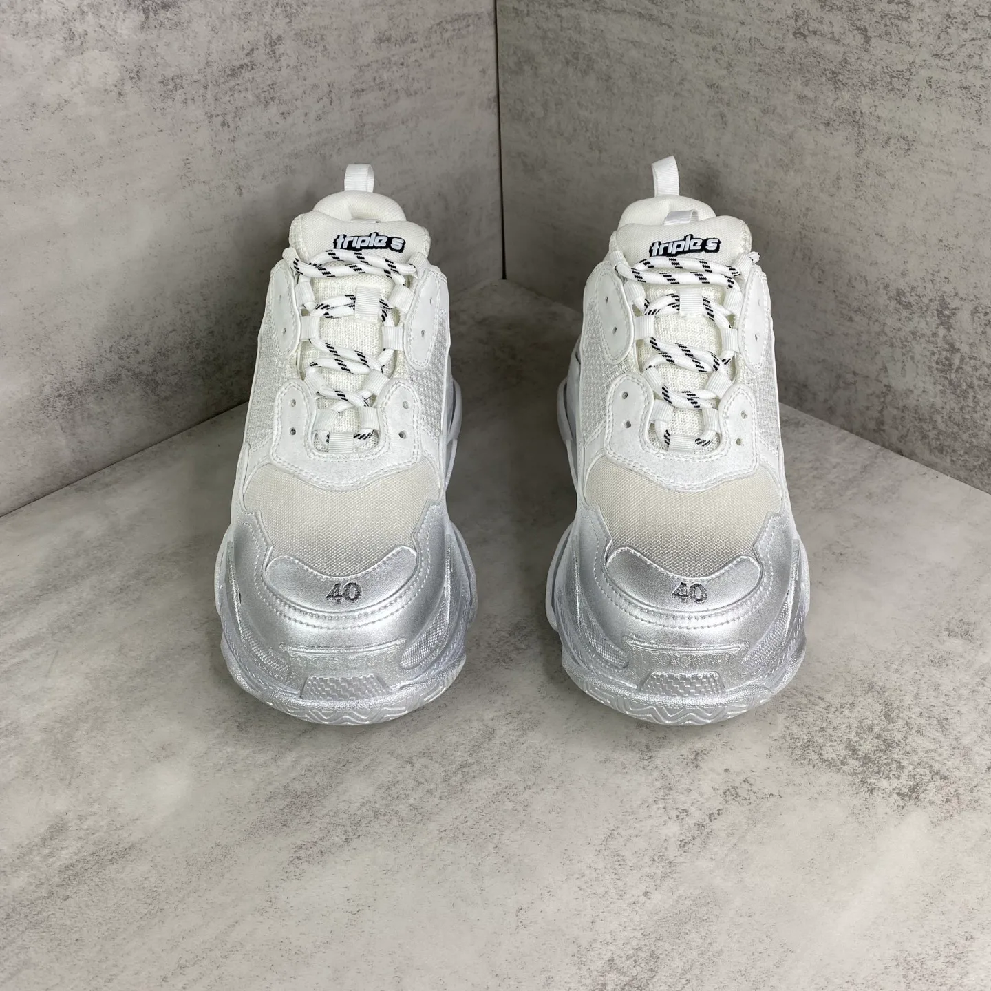 Кроссовки Женские Balenciaga 18686621