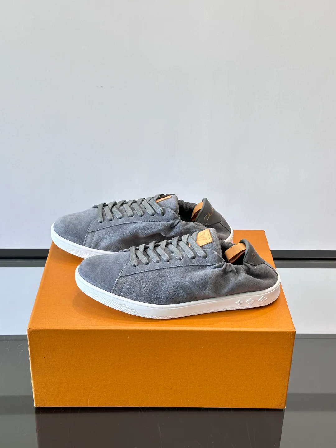Men's Sneakers LOUIS VUITTON 18263694