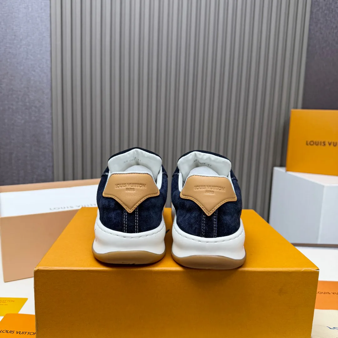Men's Sneakers LOUIS VUITTON 18265137