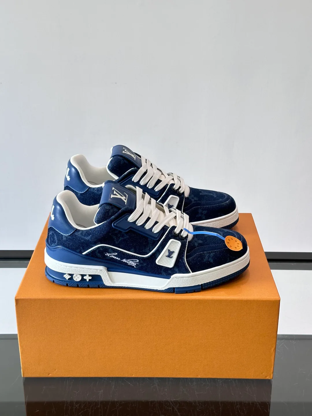 Men's Sneakers LOUIS VUITTON 18321740