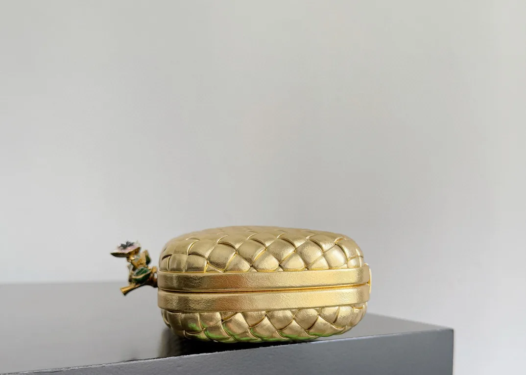 Women's Clutches BOTTEGA VENETA 17313210