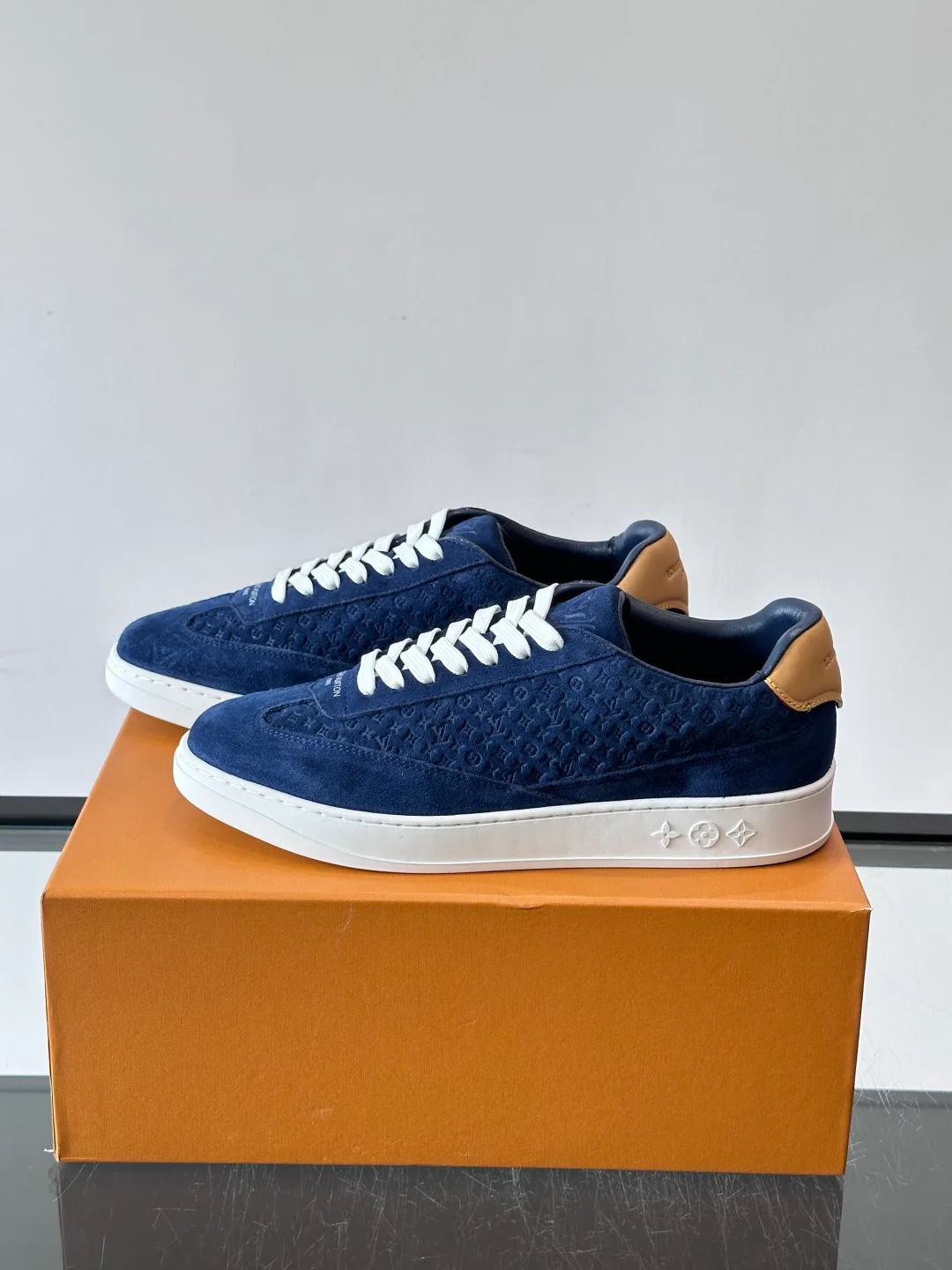 Women's Sneakers LOUIS VUITTON 17646126